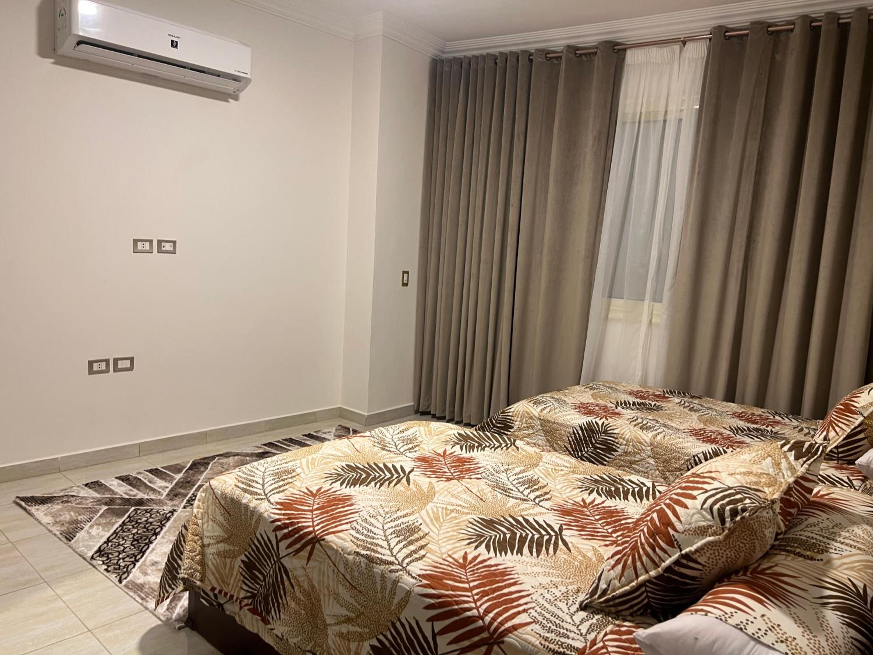 Three-Bedroom Apartment with Balcony photo 3