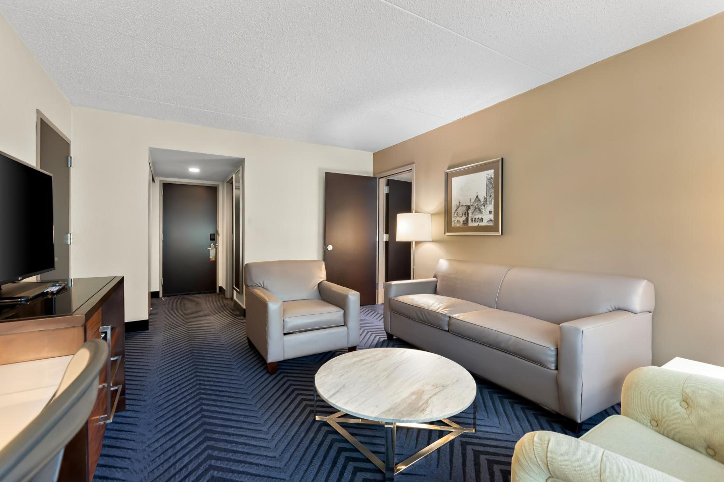 Junior King Suite - Photo 3