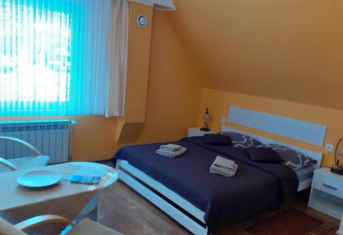 Six-Bedroom House photo 1