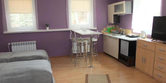 Six-Bedroom House photo 3