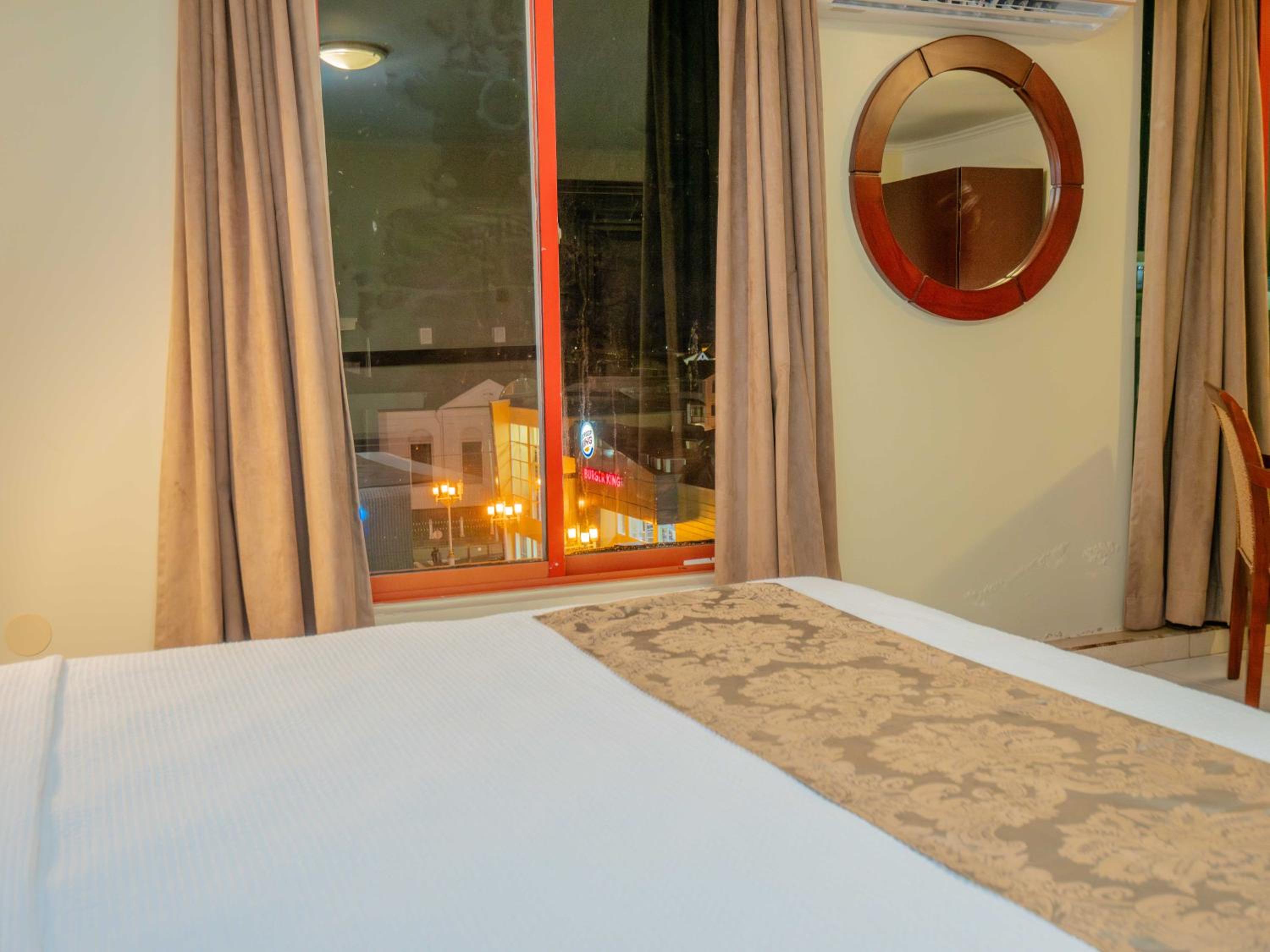 Deluxe King Suite