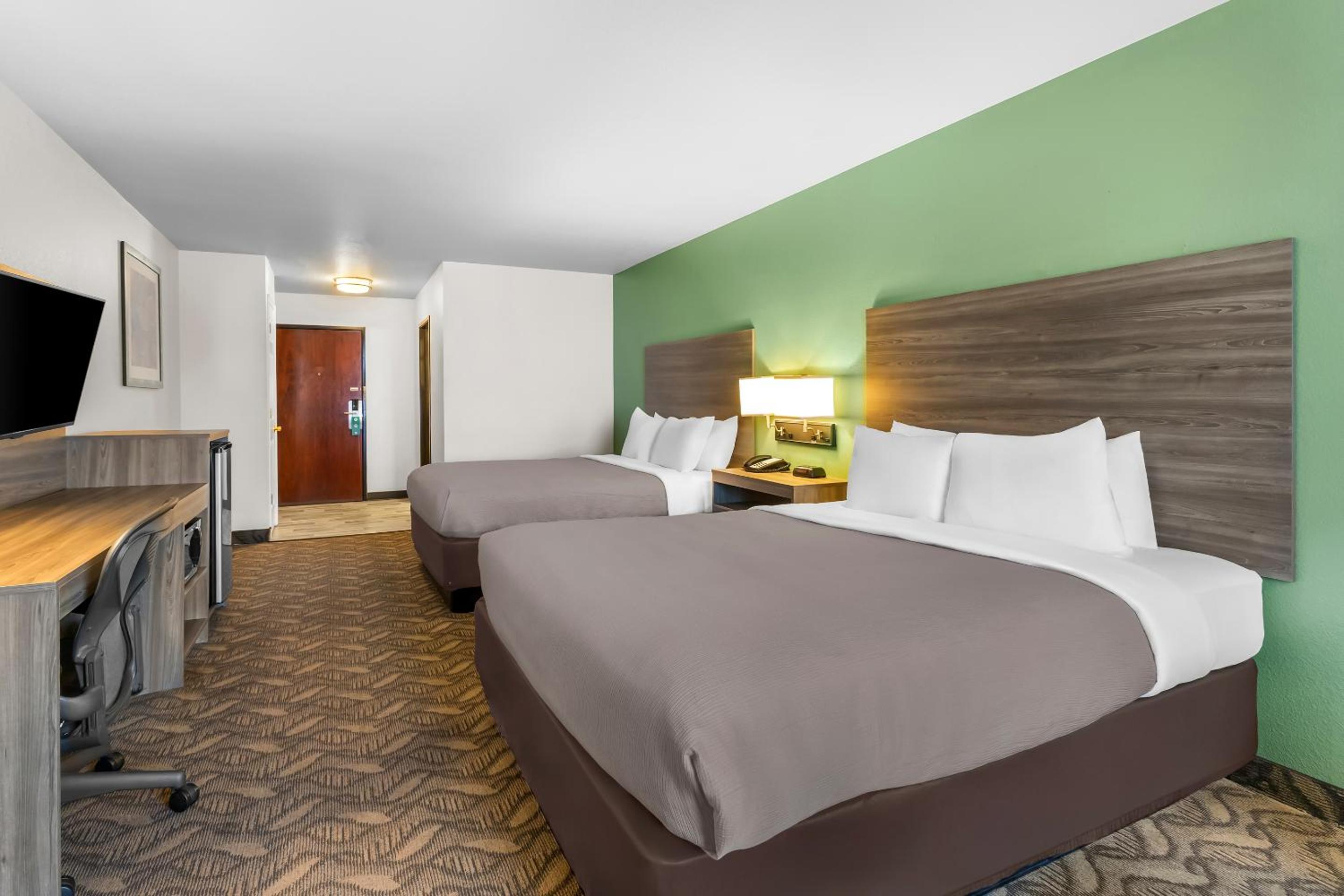 Queen Room with Two Queen Beds - Accessible/Non-Smoking  photo 2