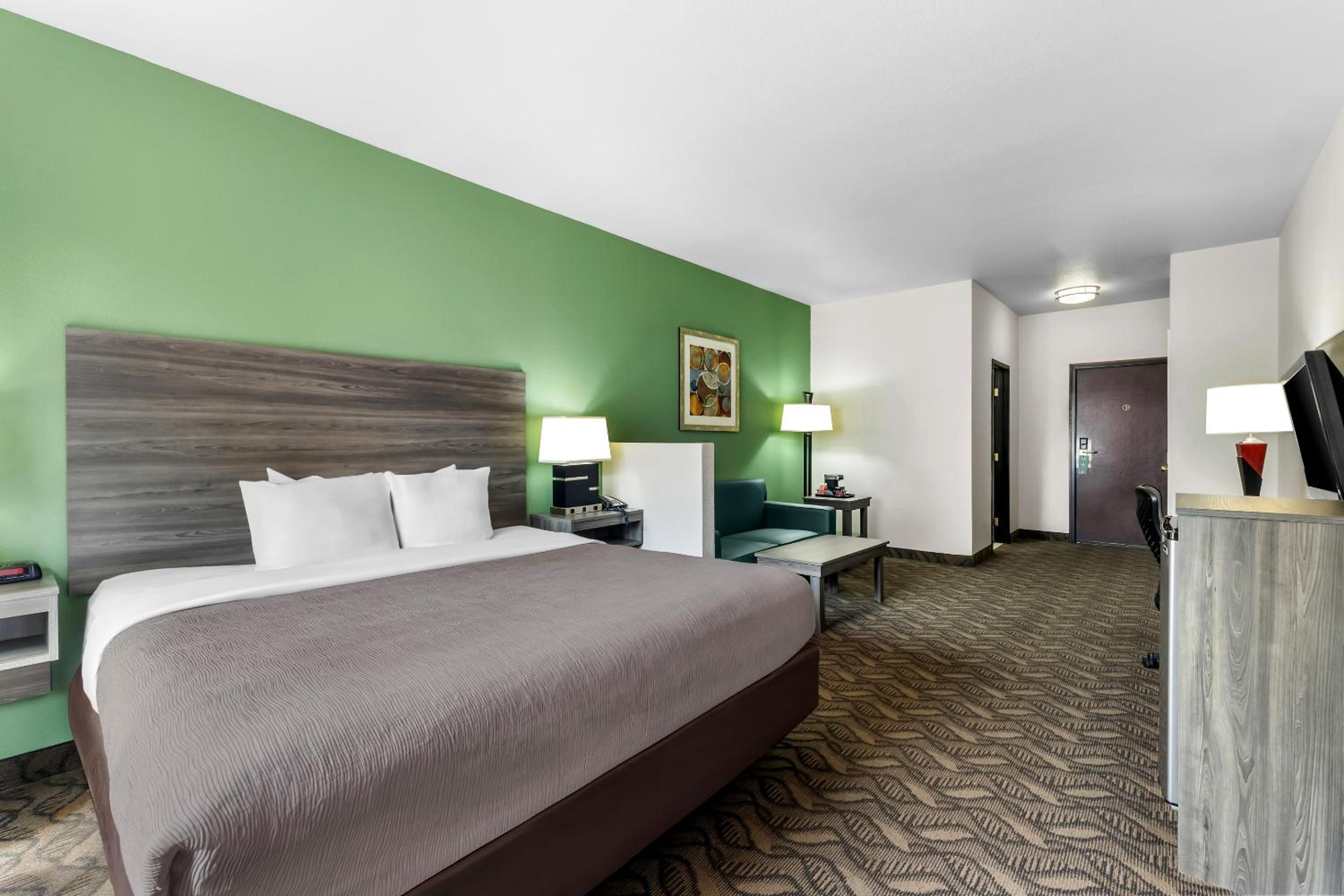 King Room - Accessible/Non-Smoking - Photo 3