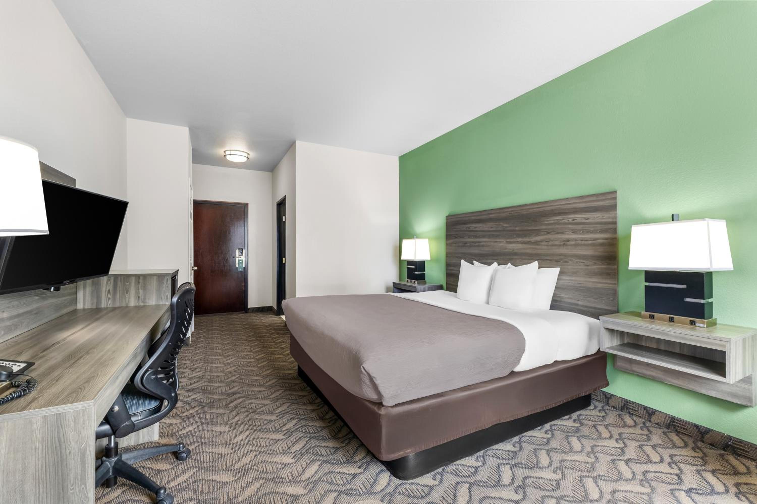 King Room - Accessible/Non-Smoking - Photo 6