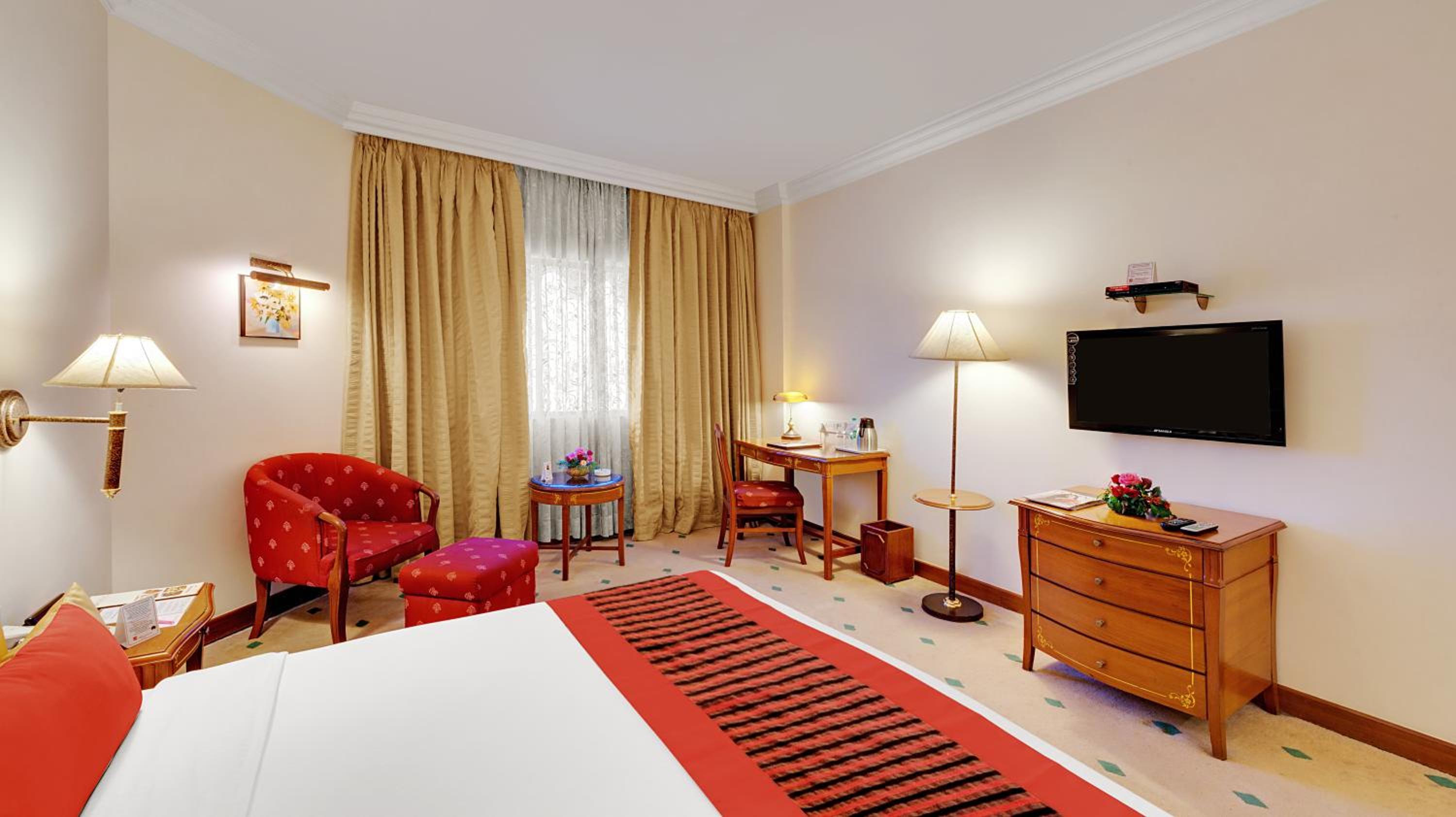Executive Room King Bed - Photo 2