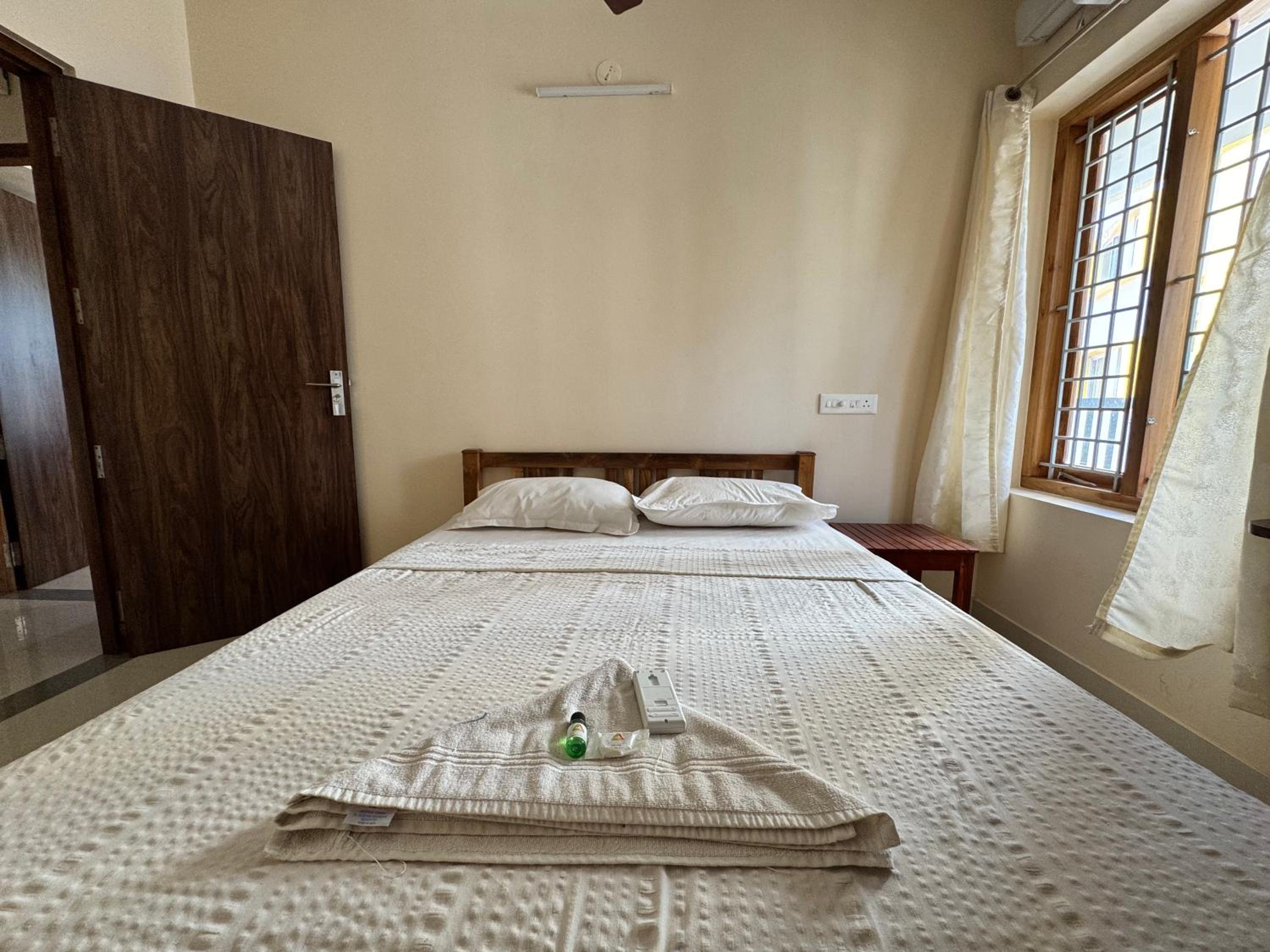 Two-Bedroom Standard Apartment - Photo 2