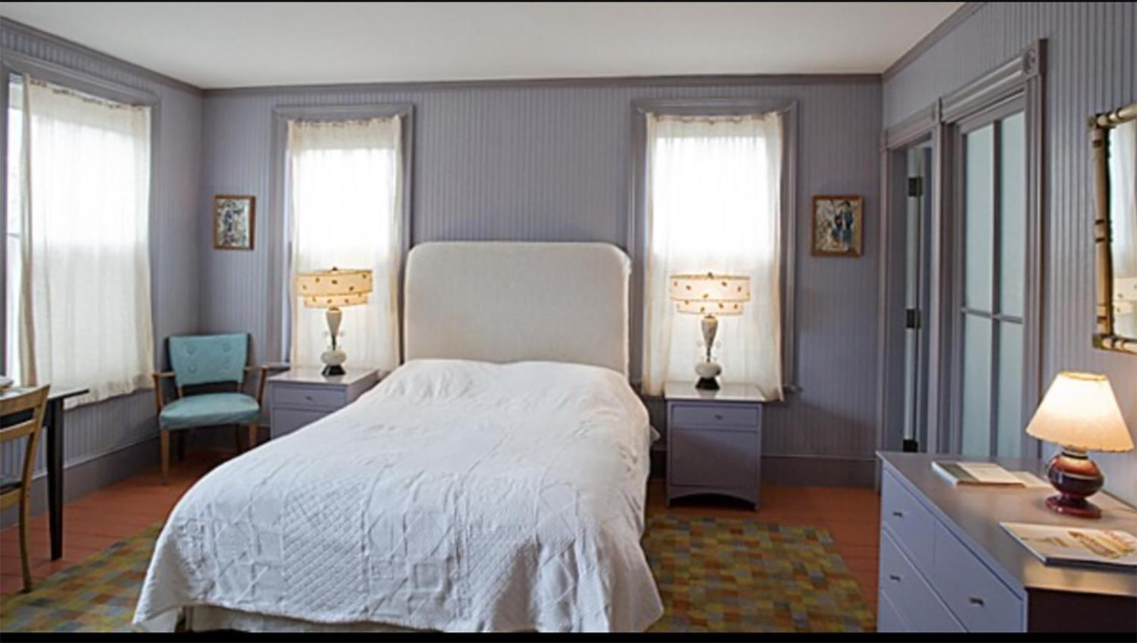 Deluxe Standard Queen Room  photo 1