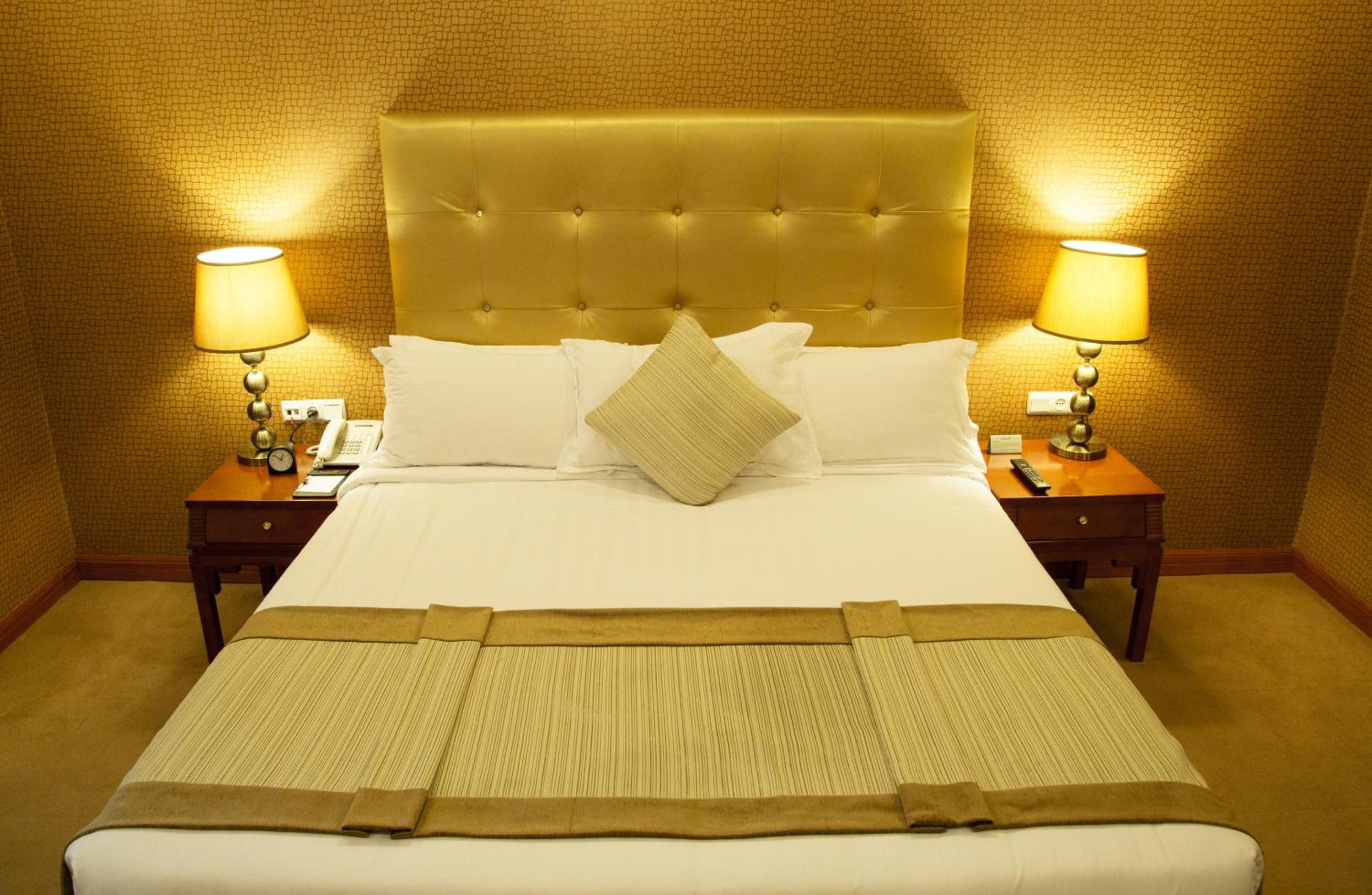 Superior Suite - Photo 7