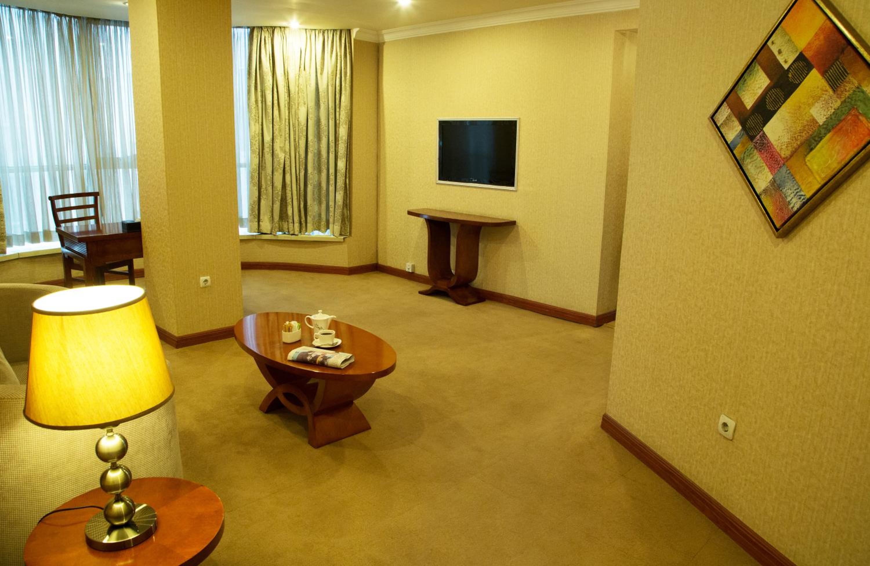 Superior Suite - Photo 6