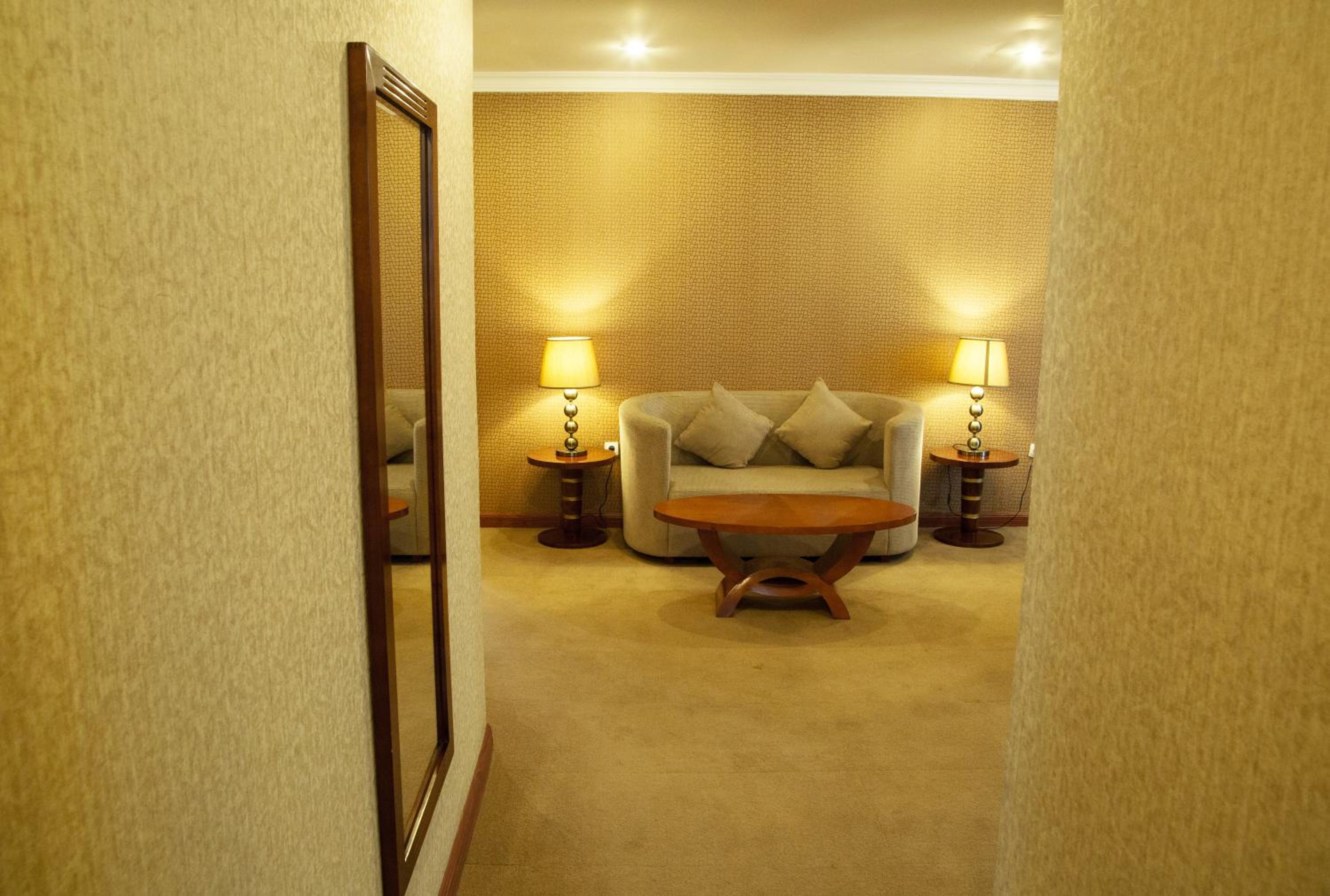 Superior Suite - Photo 8