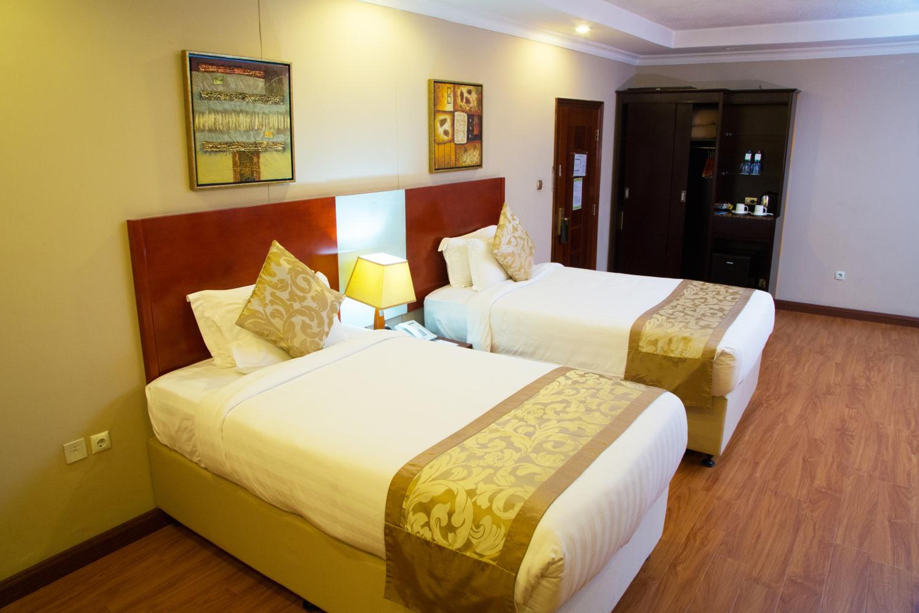 Twin Room - Photo 3