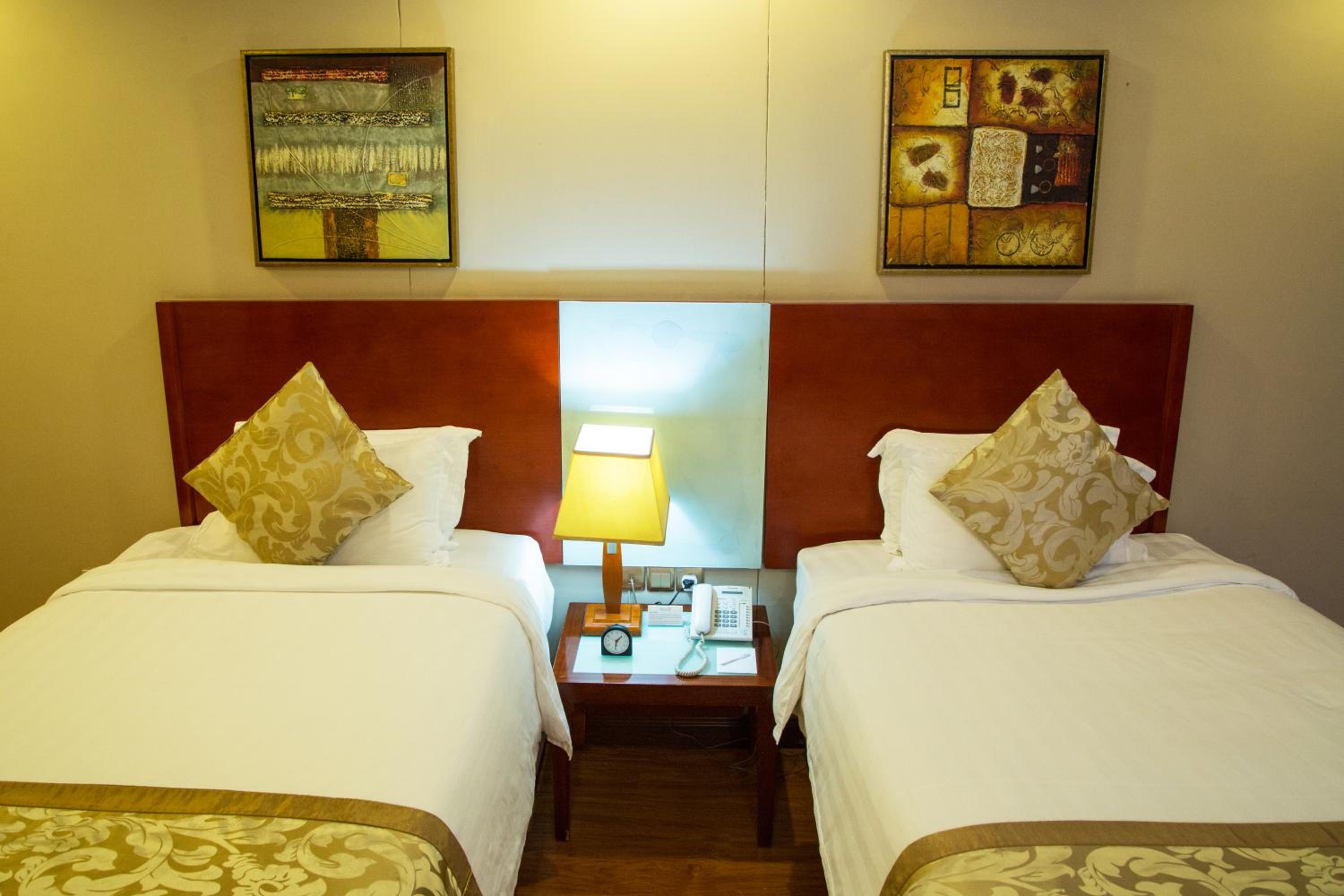 Twin Room - Photo 7