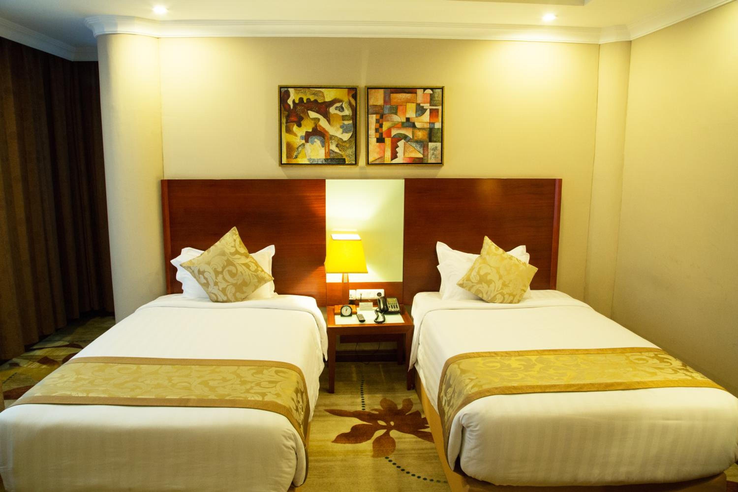 Twin Room - Photo 9