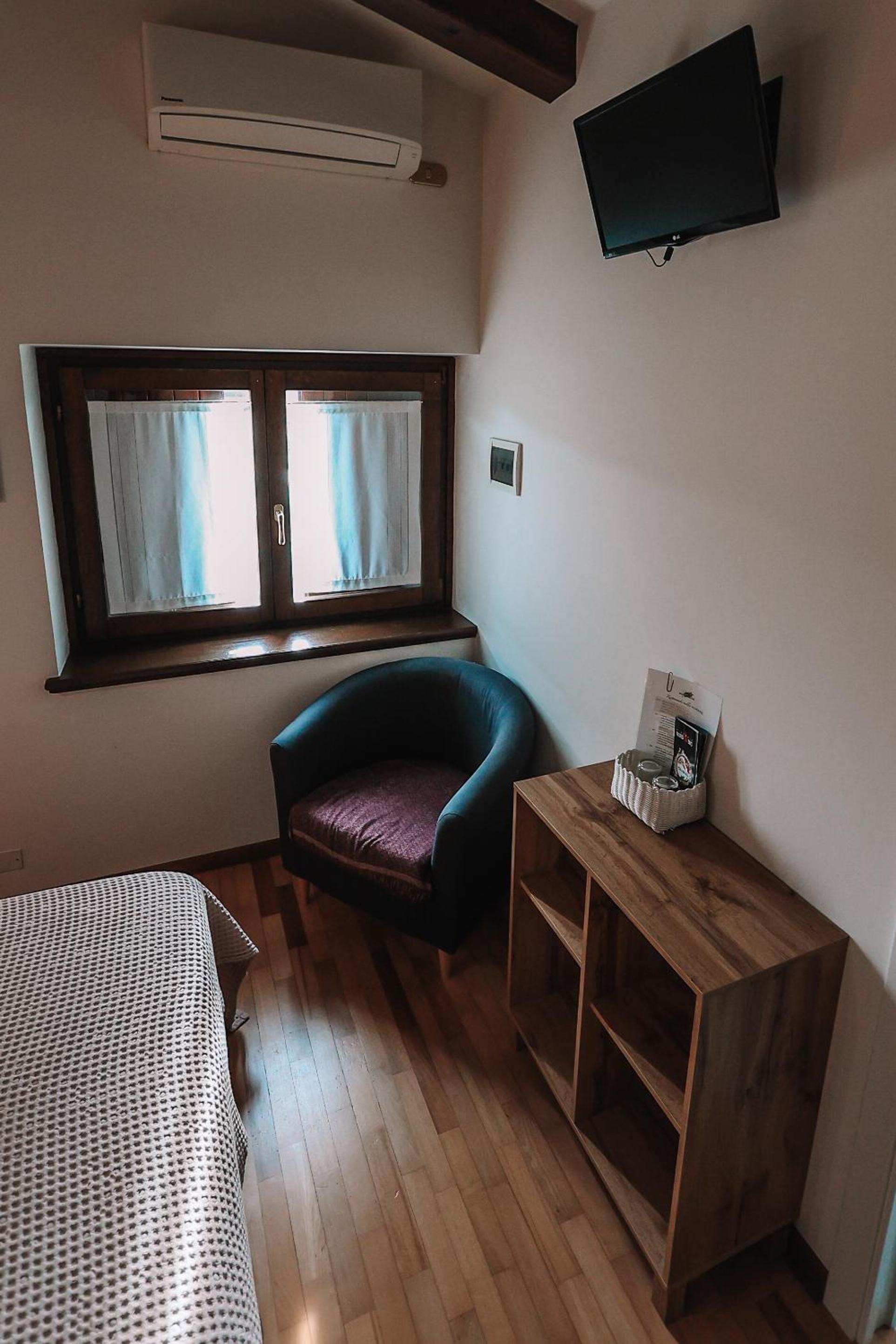 Queen Room photo 3