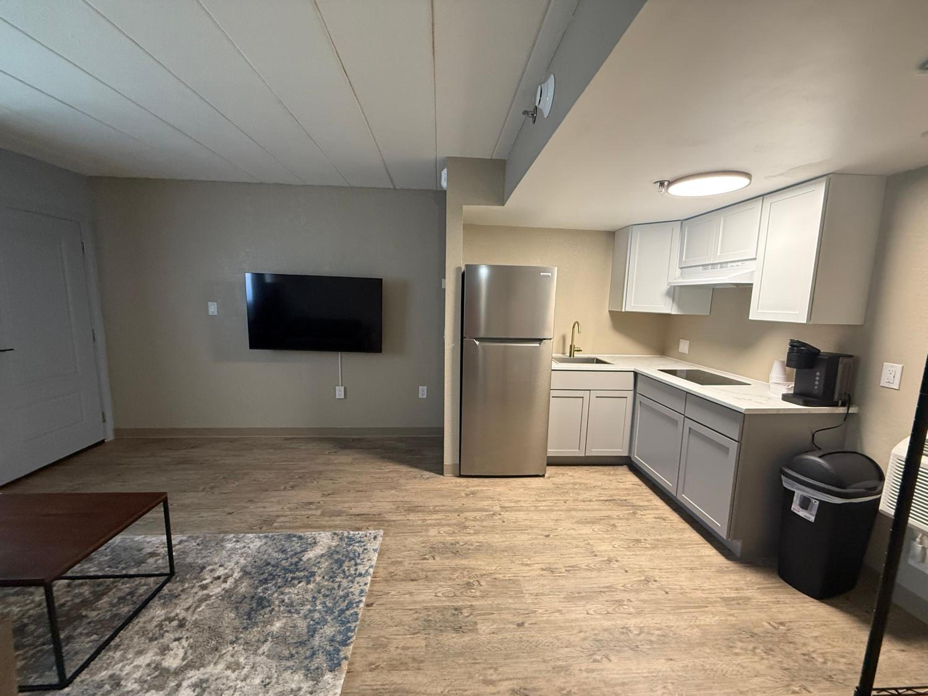 Deluxe King Suite