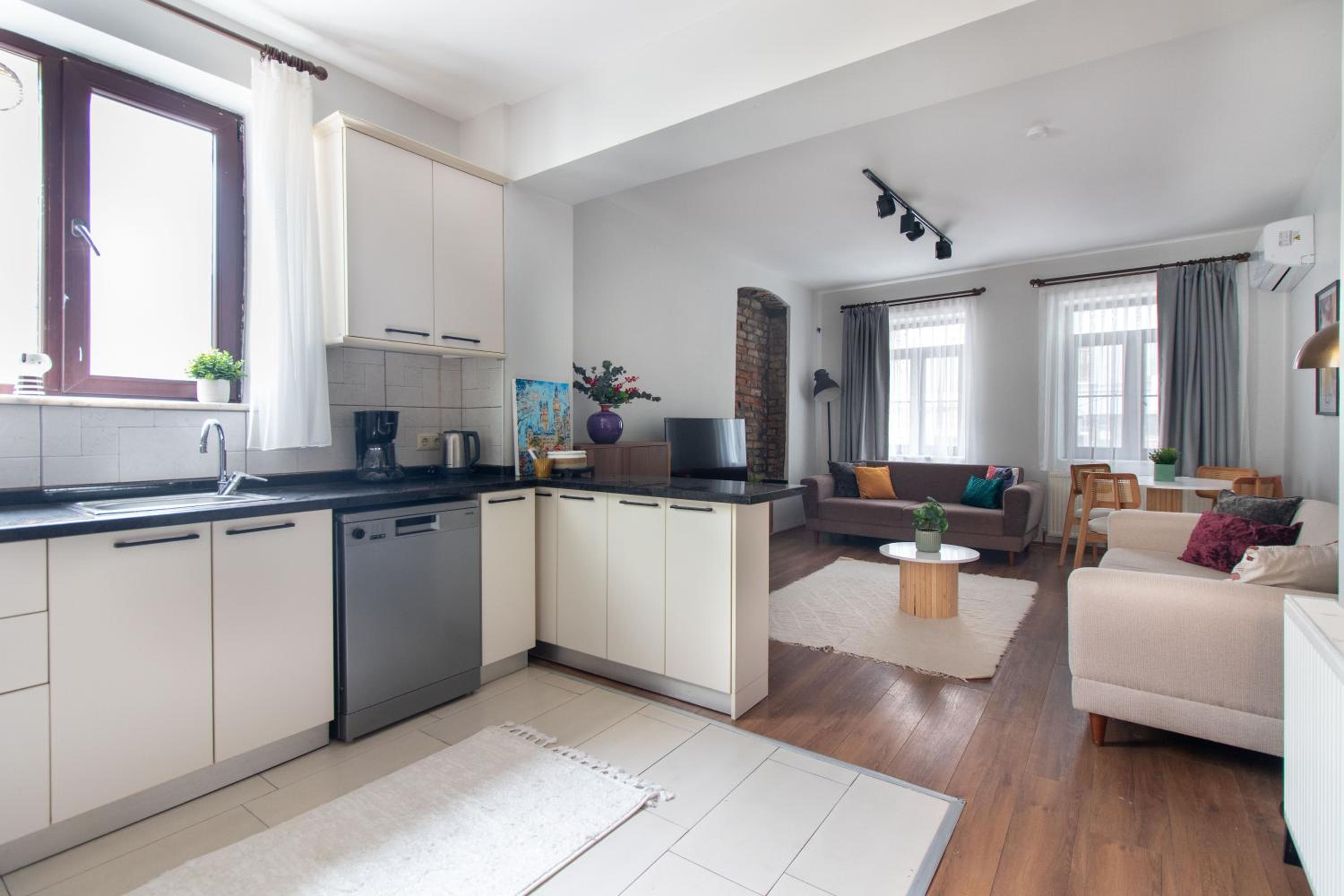 Apartment - Ground Floor photo 2