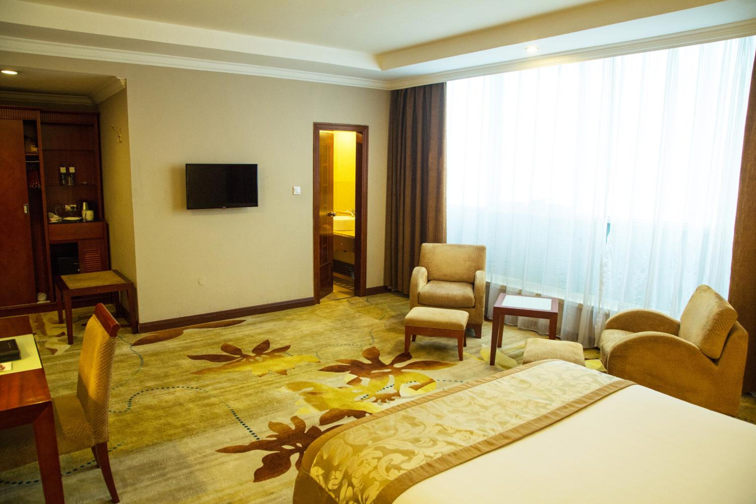 Deluxe Room - Photo 3
