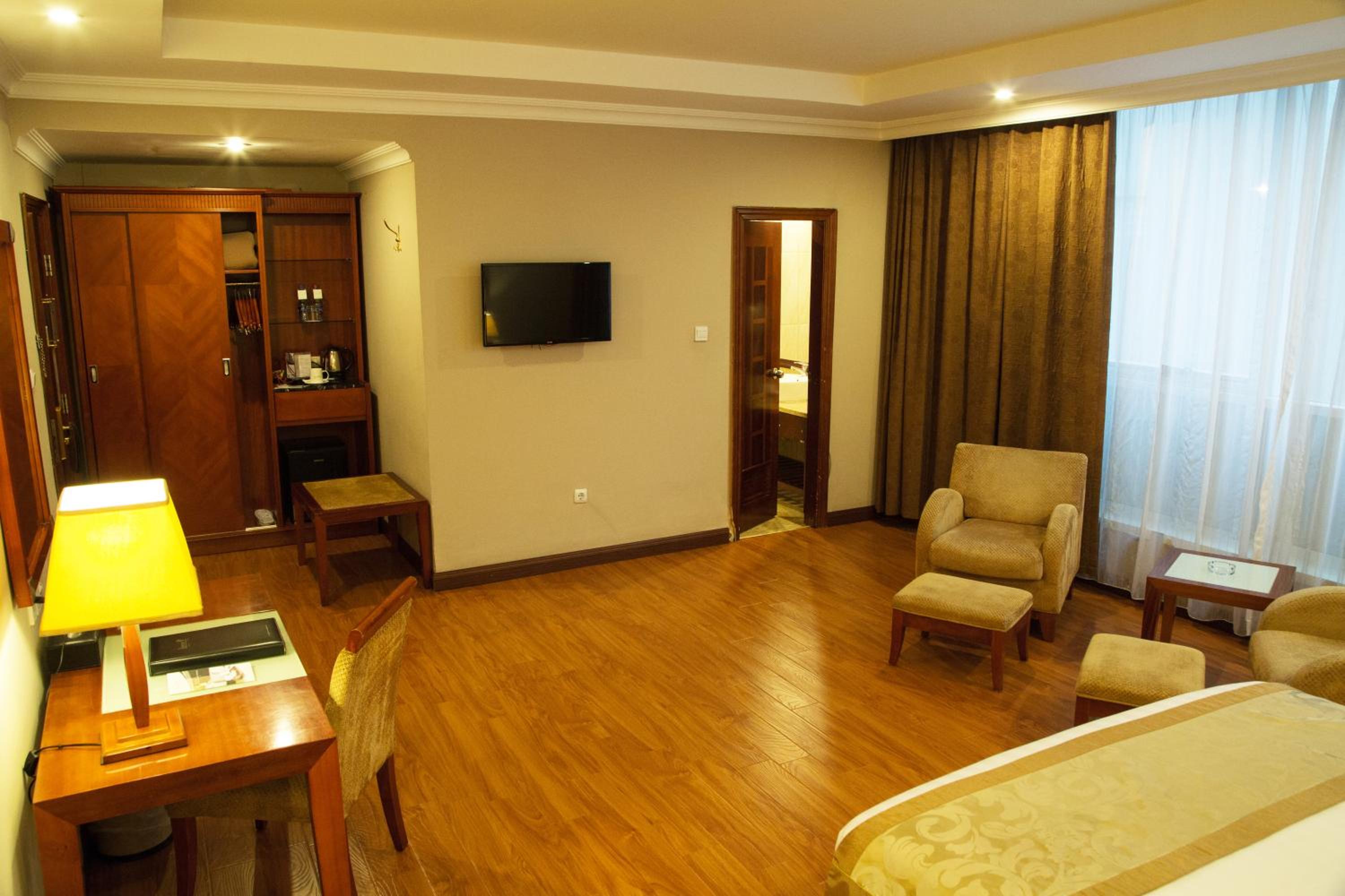 Deluxe Room - Photo 9