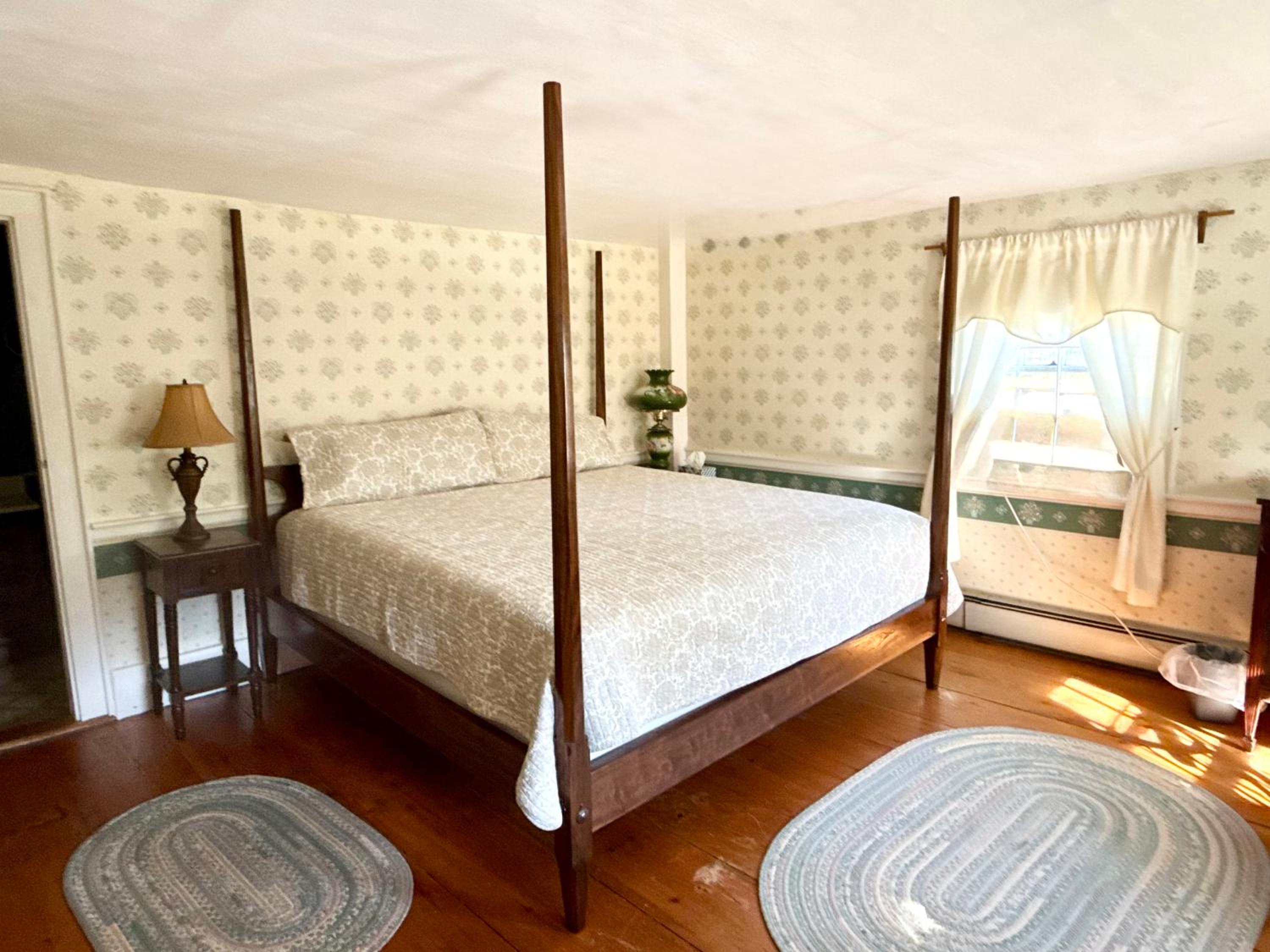 Deluxe King Room photo 1