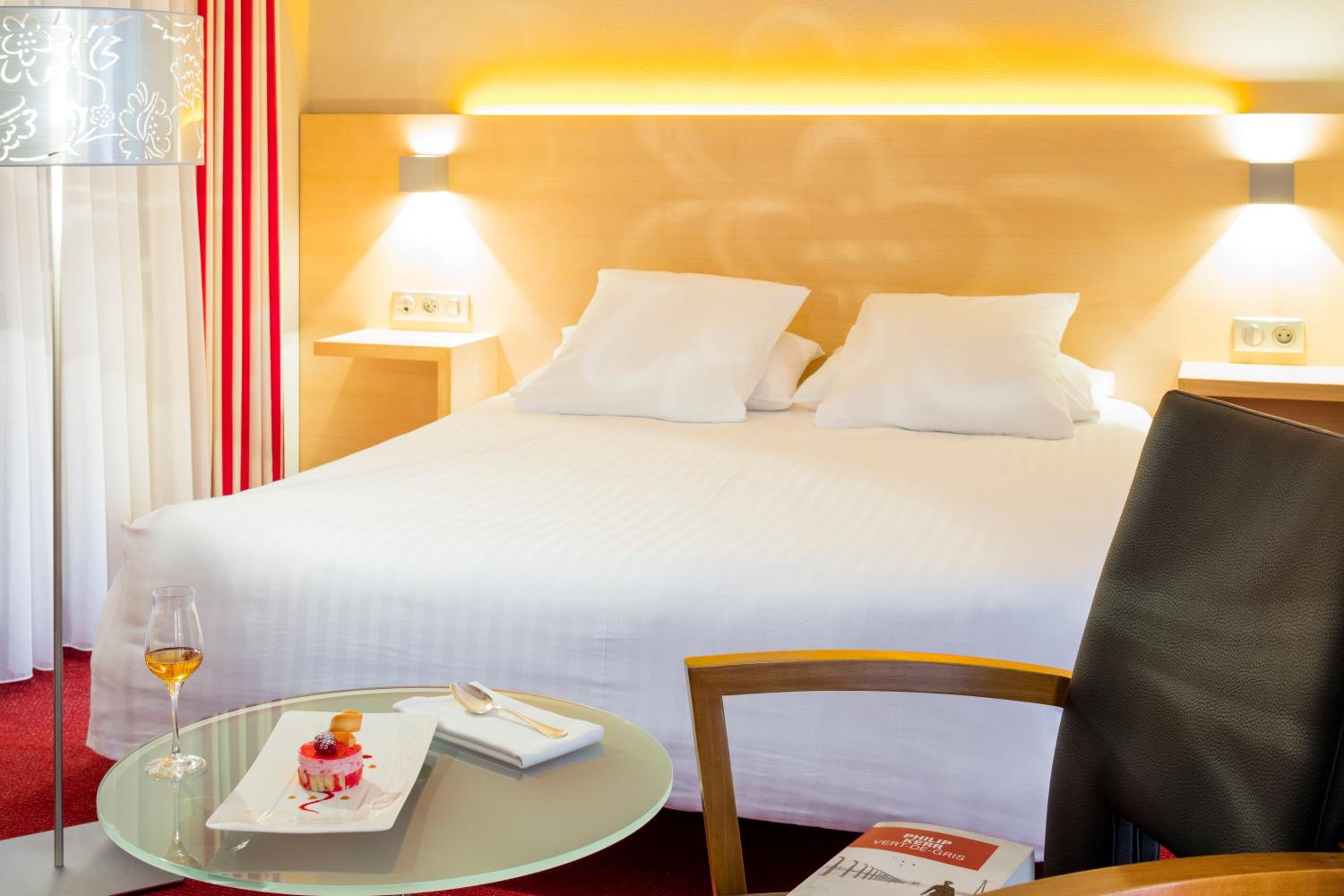 Junior Suite (2 Adults) - Photo 2