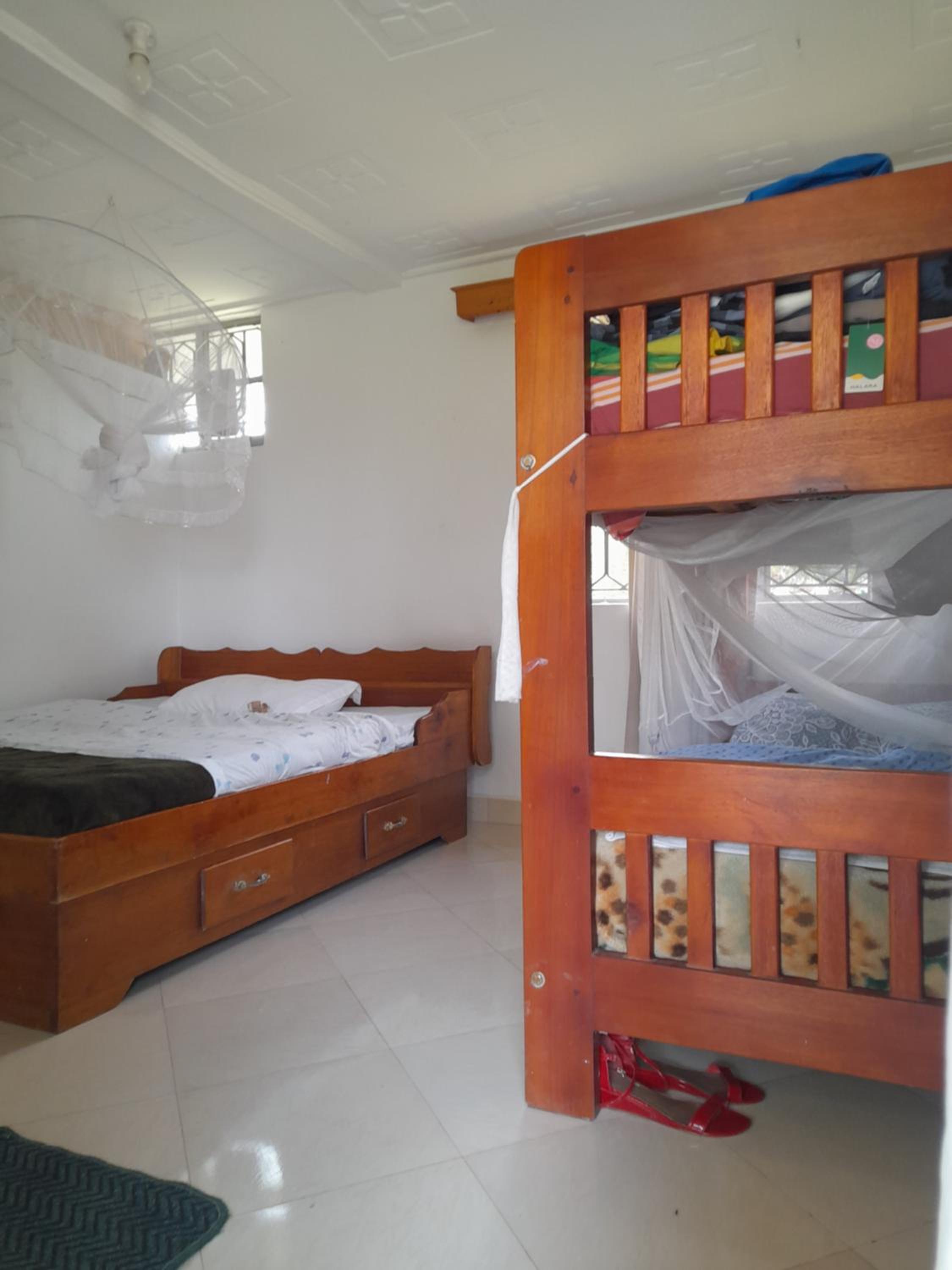 Quadruple Room with Private Bathroom photo 1