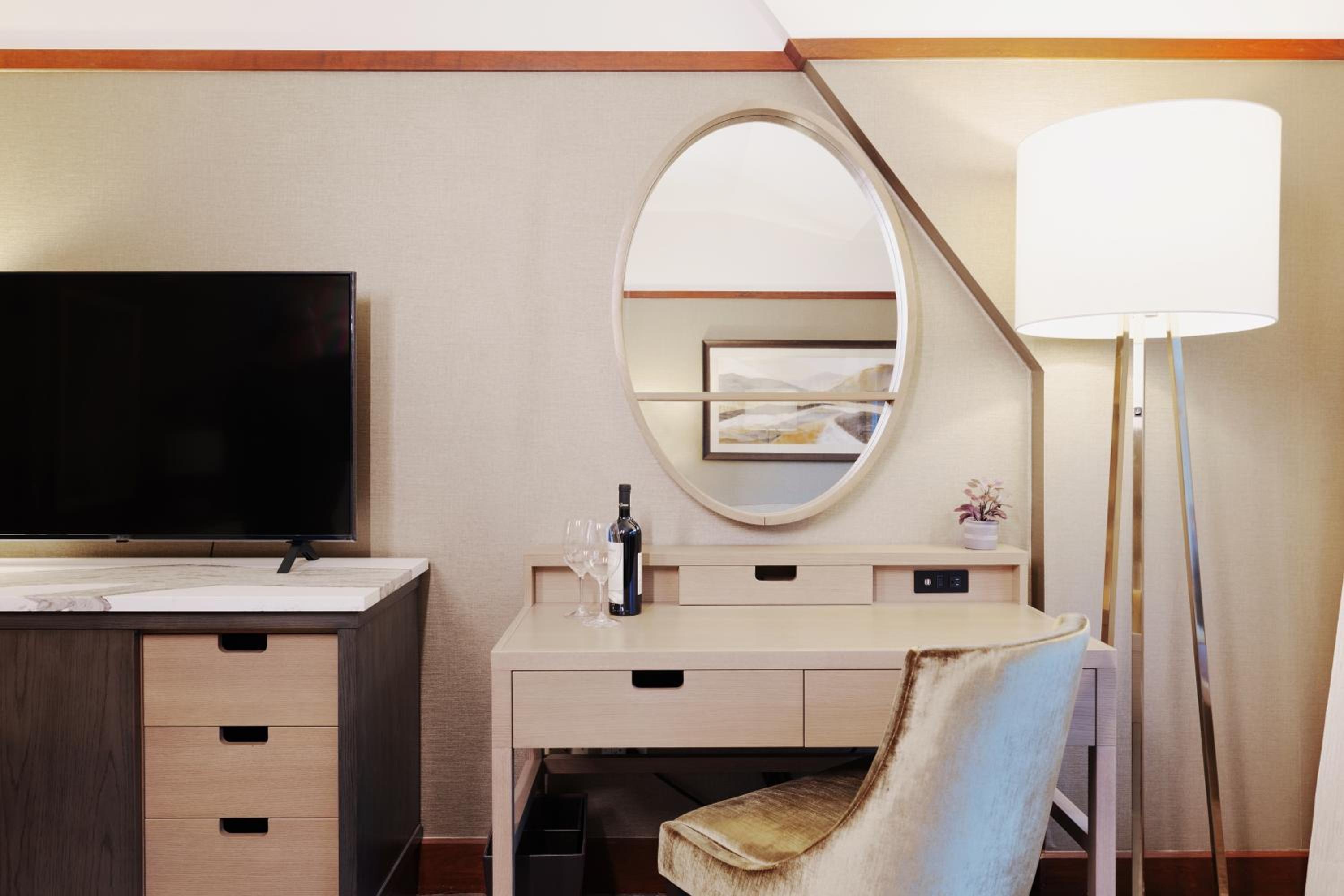 Signature Suite, 2 Queen Beds, Non Smoking - Photo 5
