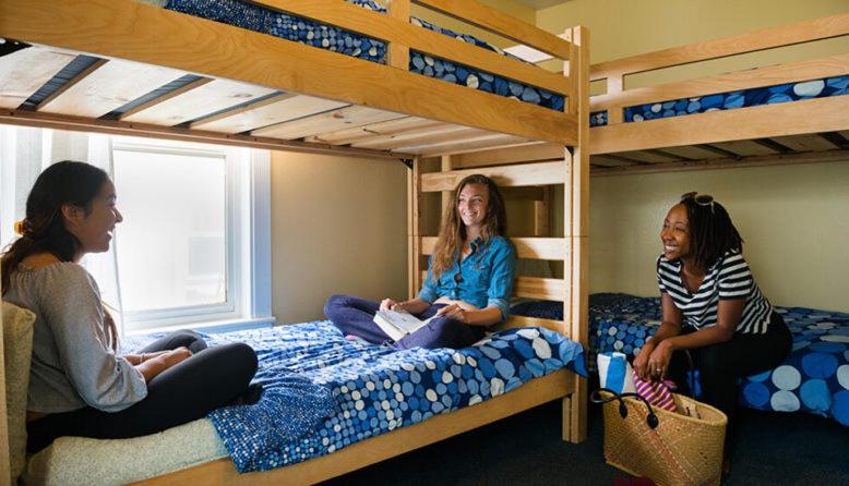 Bed in 4-Bed Mixed Dormitory Room photo 2
