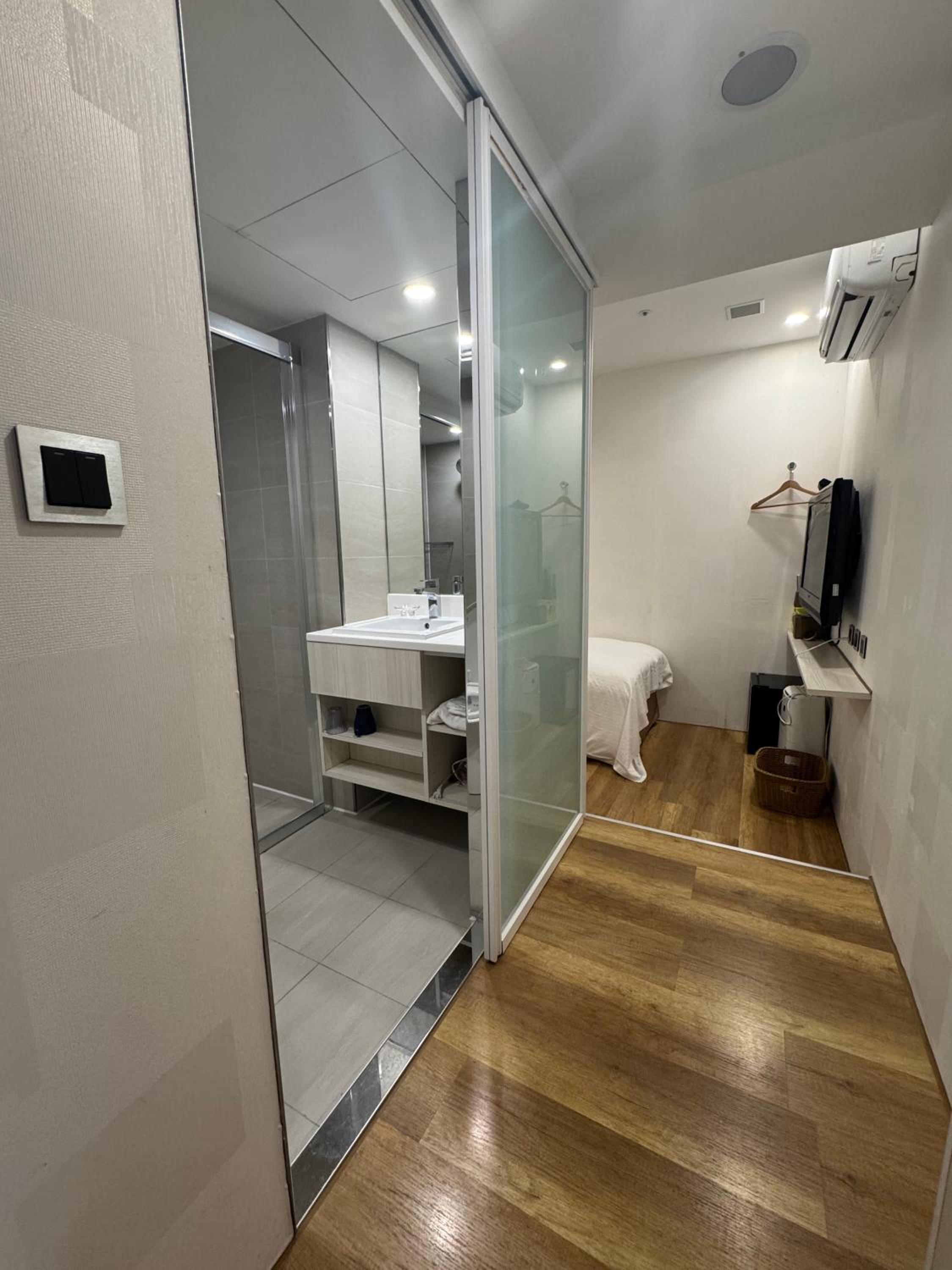 Single Room photo 2