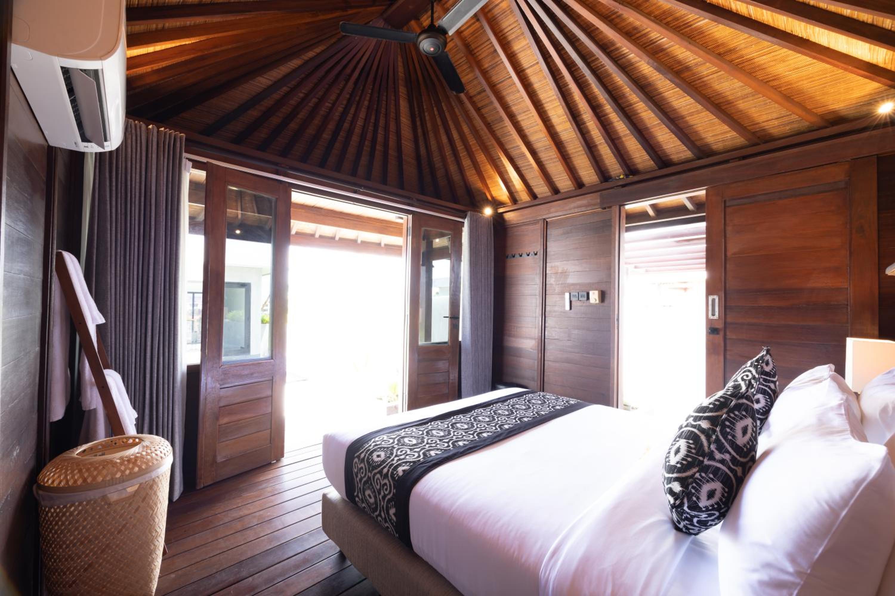 Three-Bedroom Villa photo 3