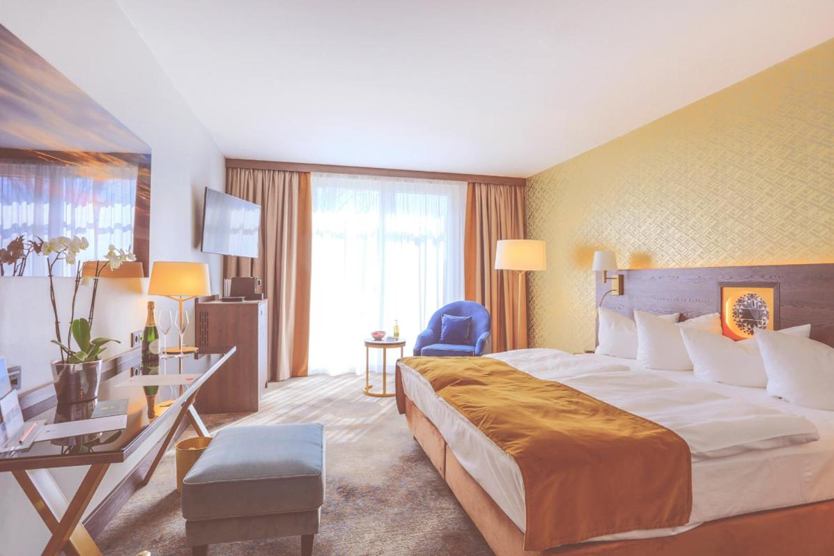 Deluxe King Suite