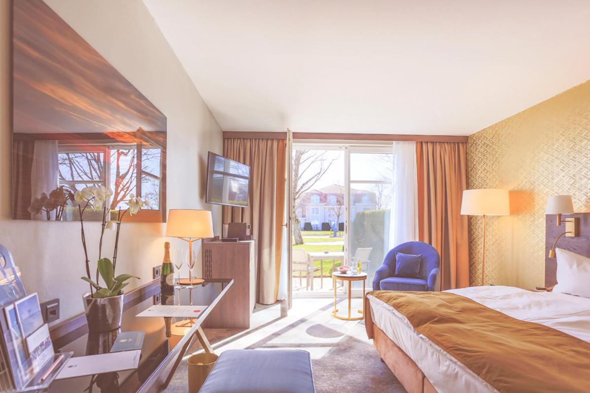 Deluxe King Suite photo