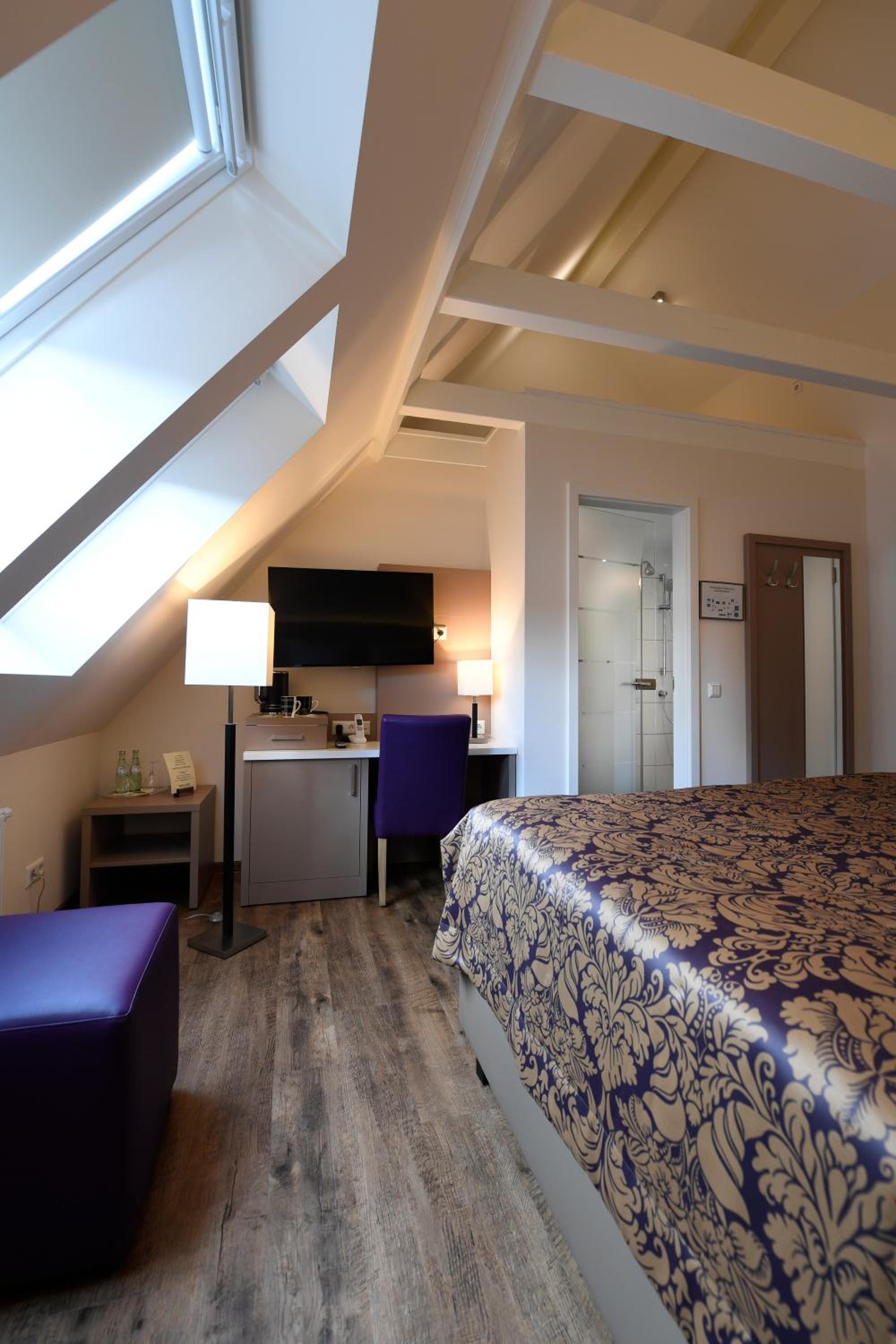 Classic Double Room with Shower photo 3