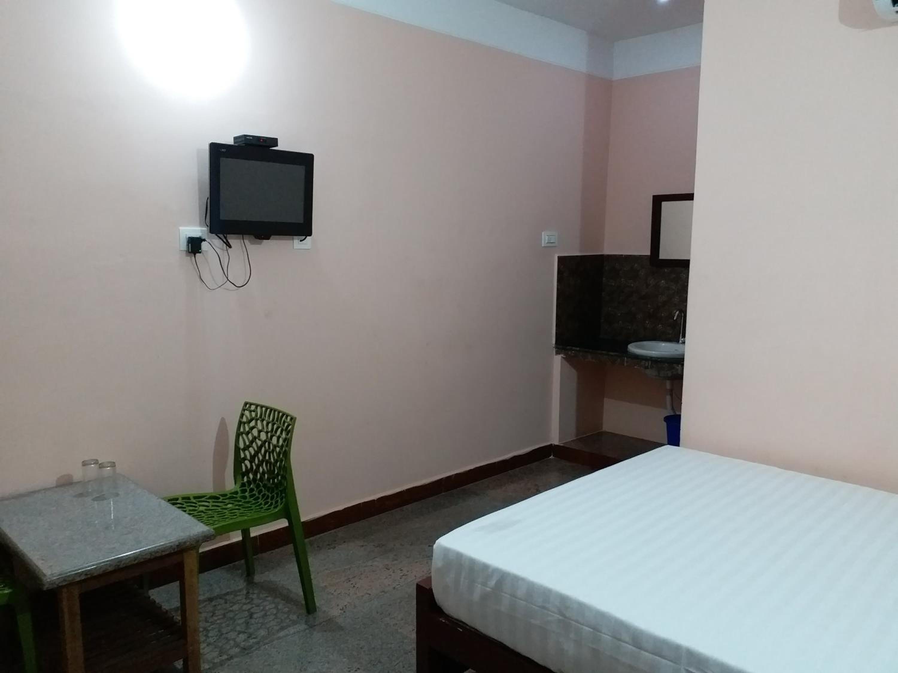 Budget Double Room photo 3