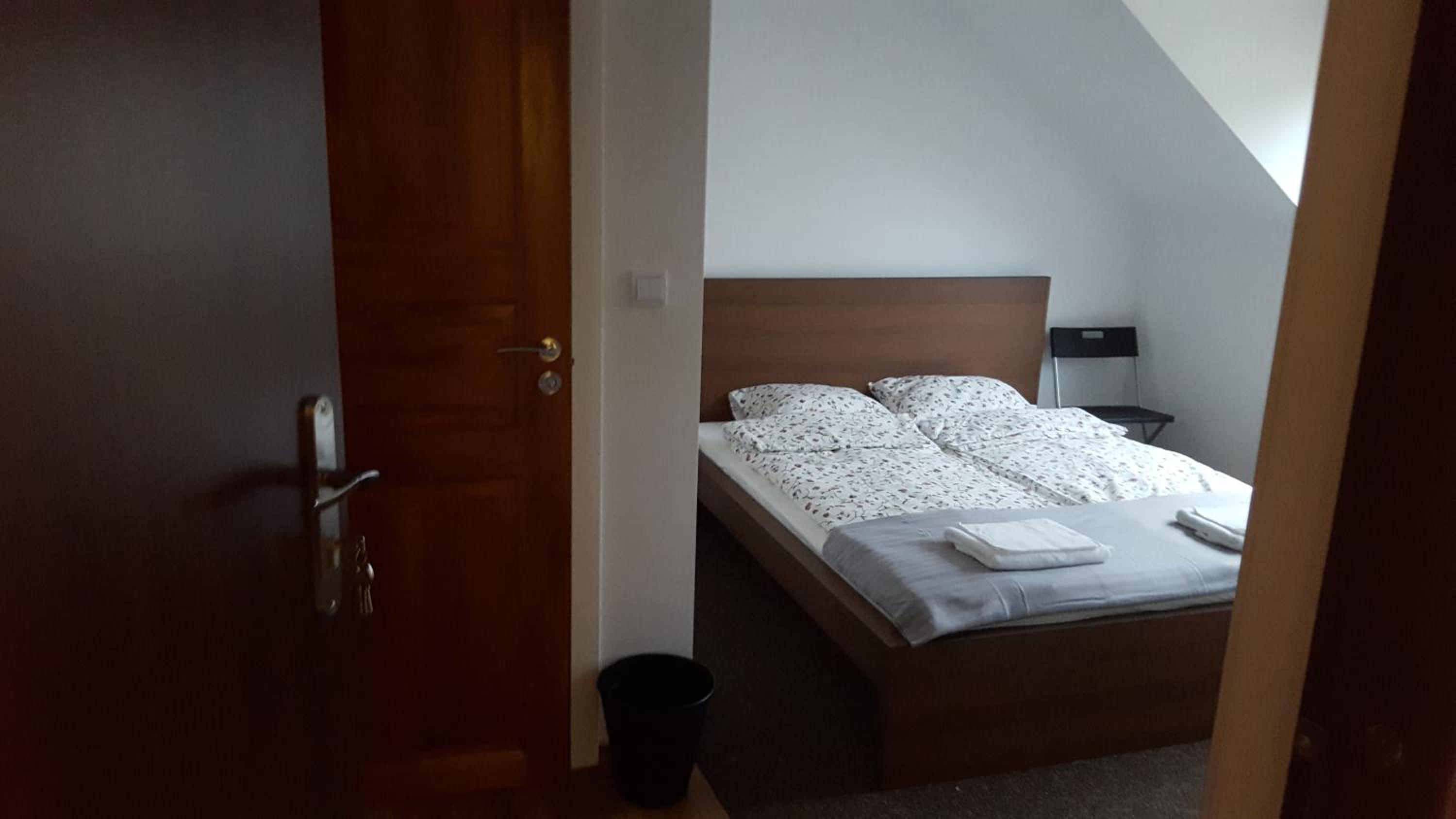 Double Room with Shower - Photo 2