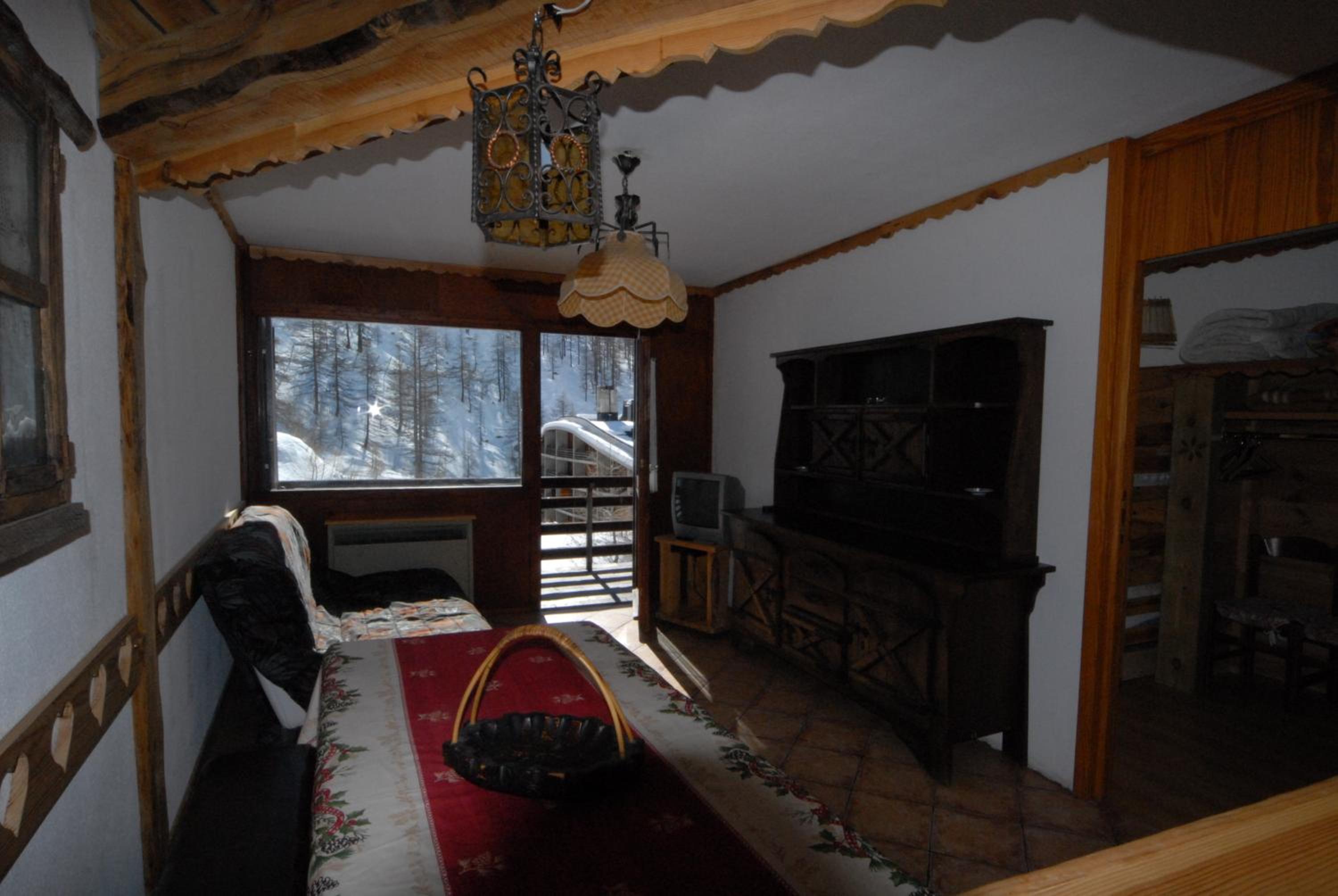 Apartment with Mountain View photo 1