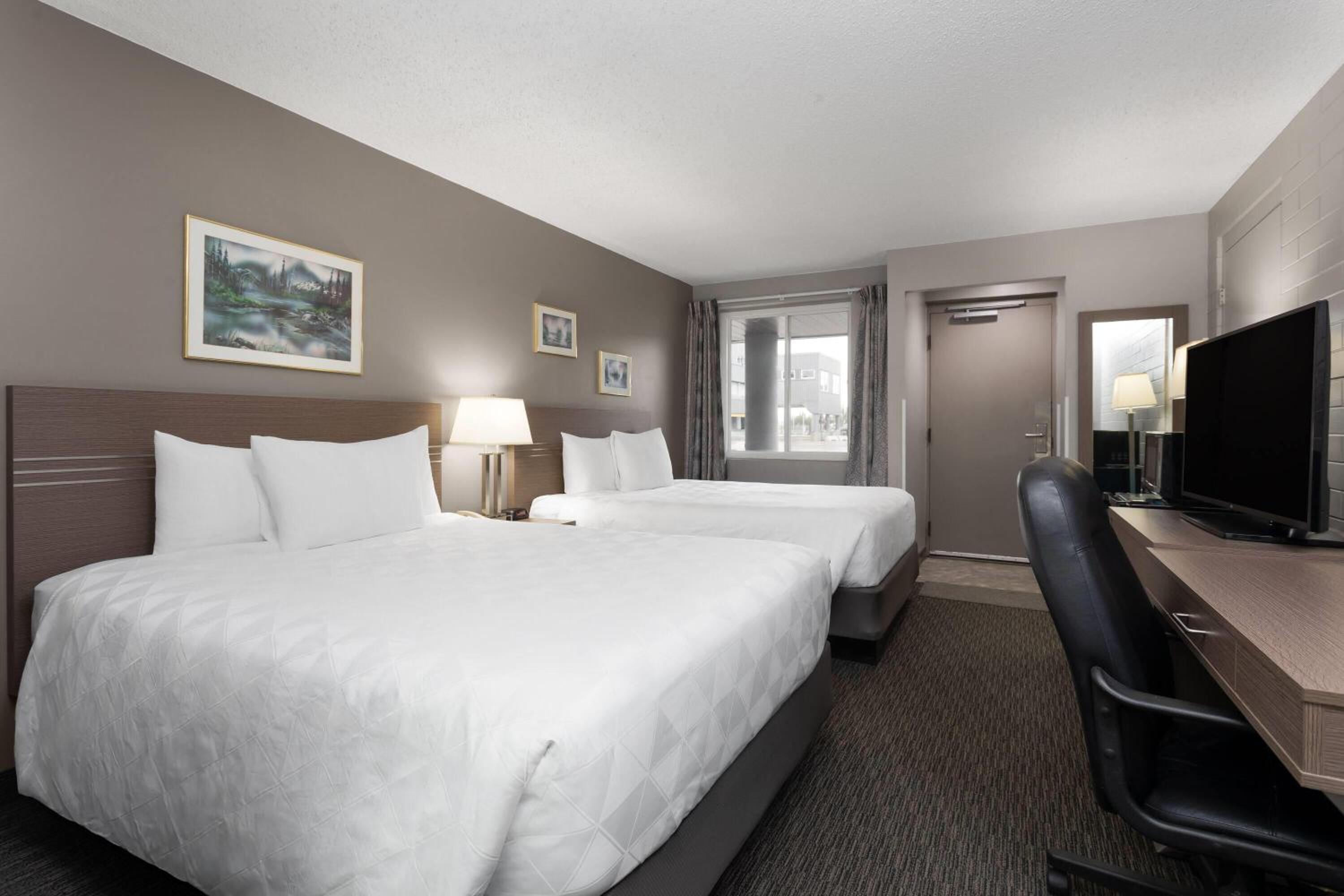 Queen Room with Two Queen Beds - Ground Floor/Non-Smoking - Photo 1