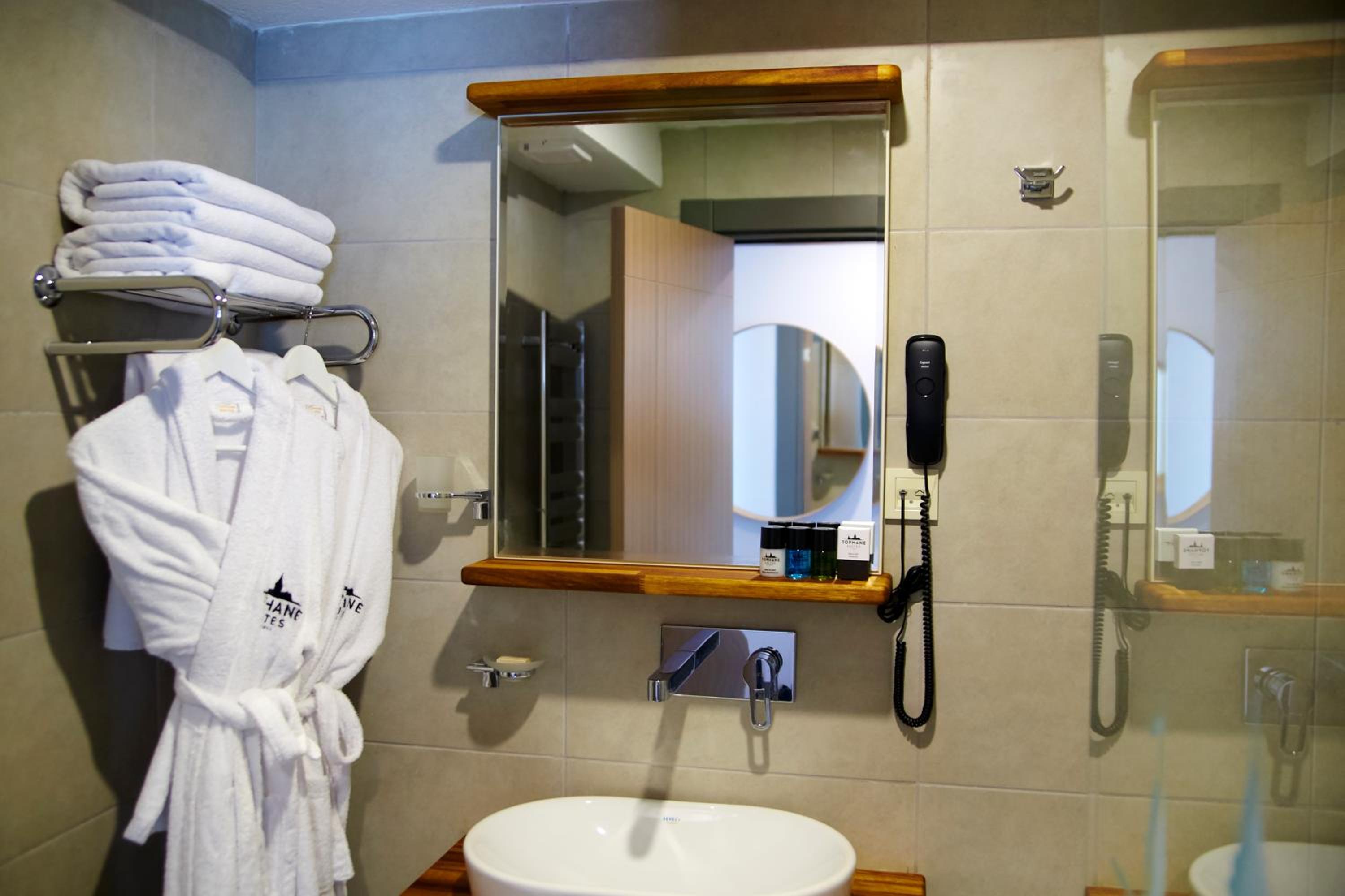 Two-Bedroom King Suite with Galata Tower View photo 2