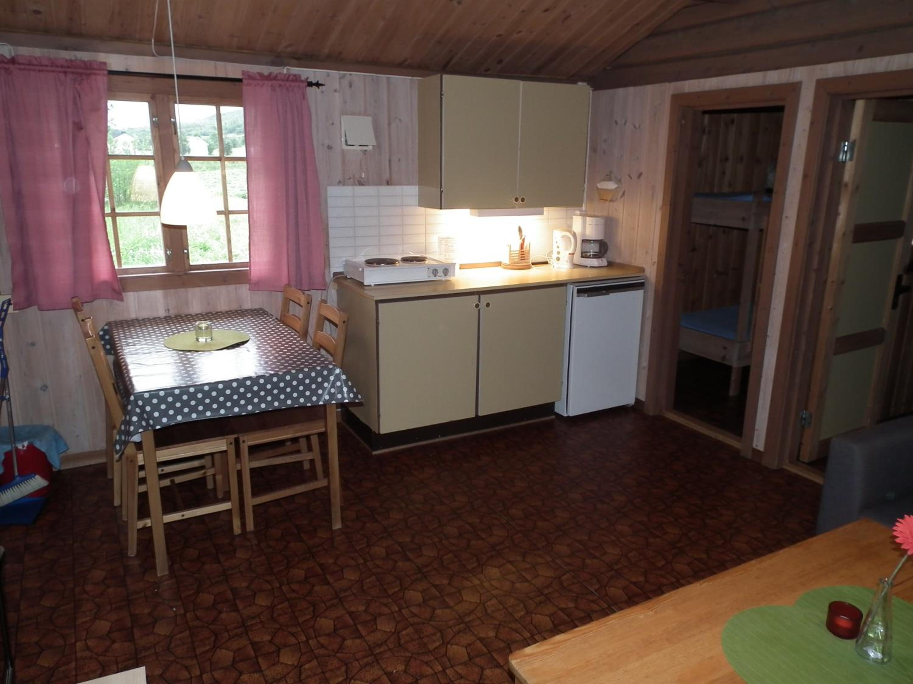 Cottage with Shared Bathroom (6 Adults) photo 1