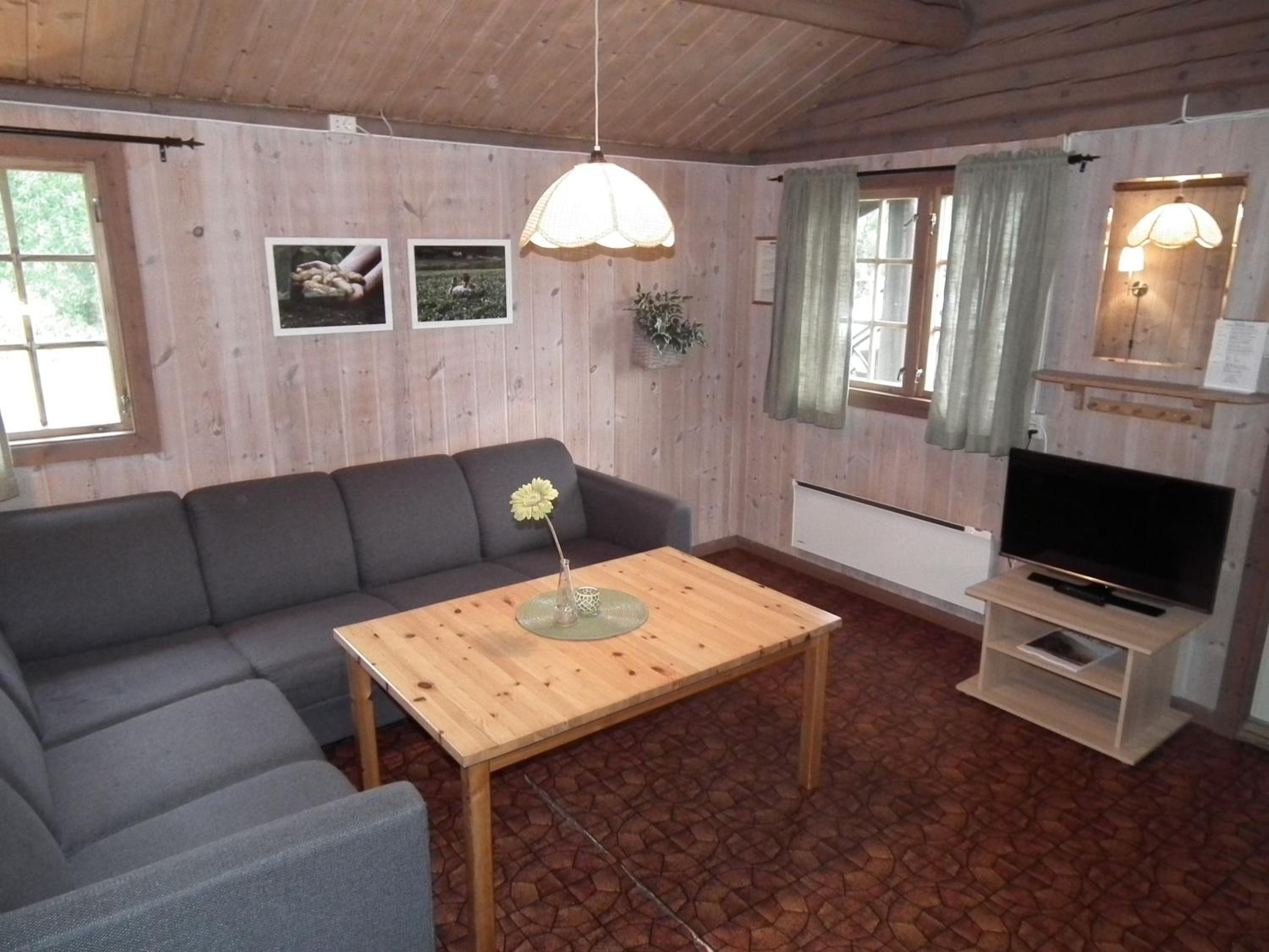Cottage with Shared Bathroom (6 Adults) photo 2