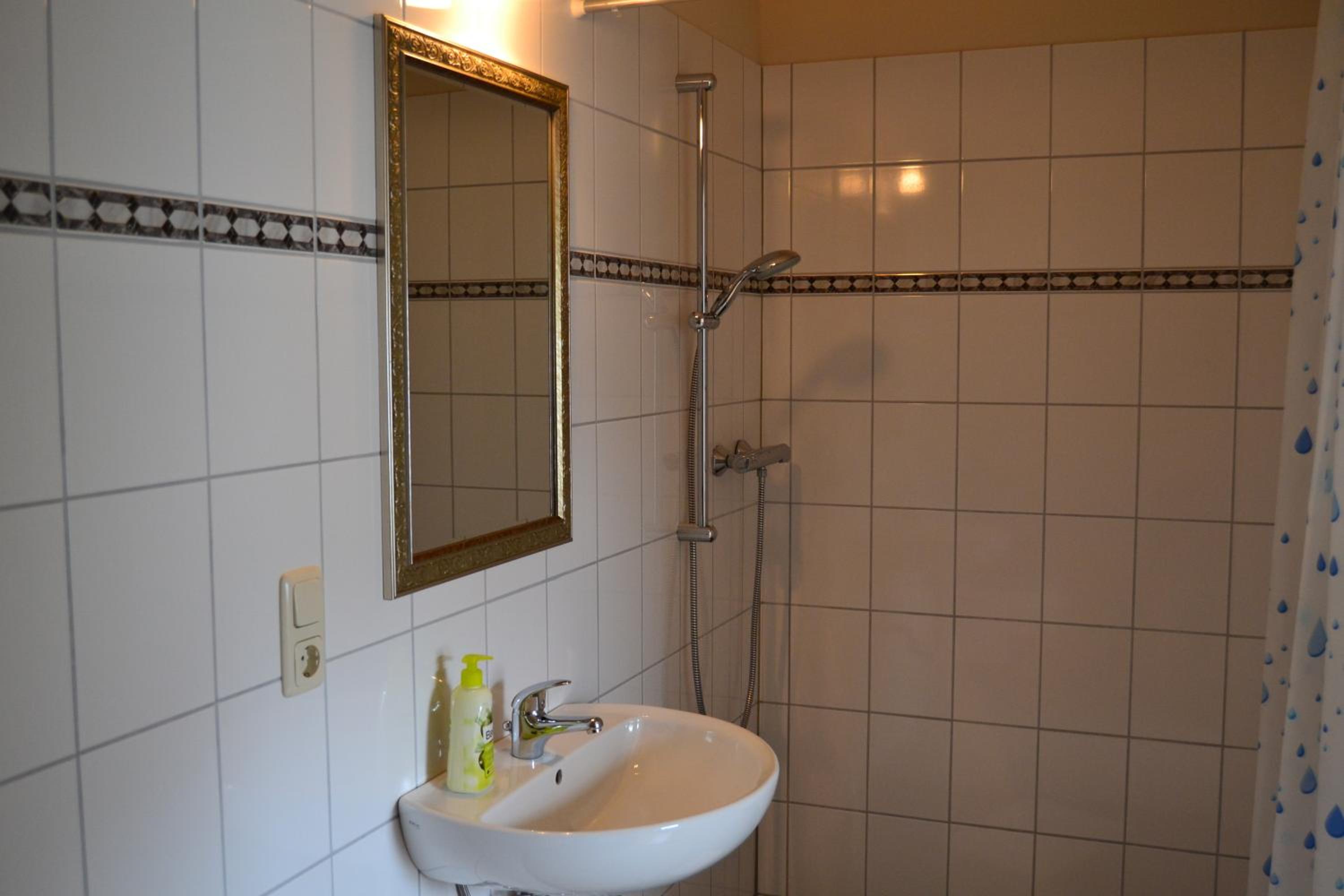 Studio Apartment - Photo 3