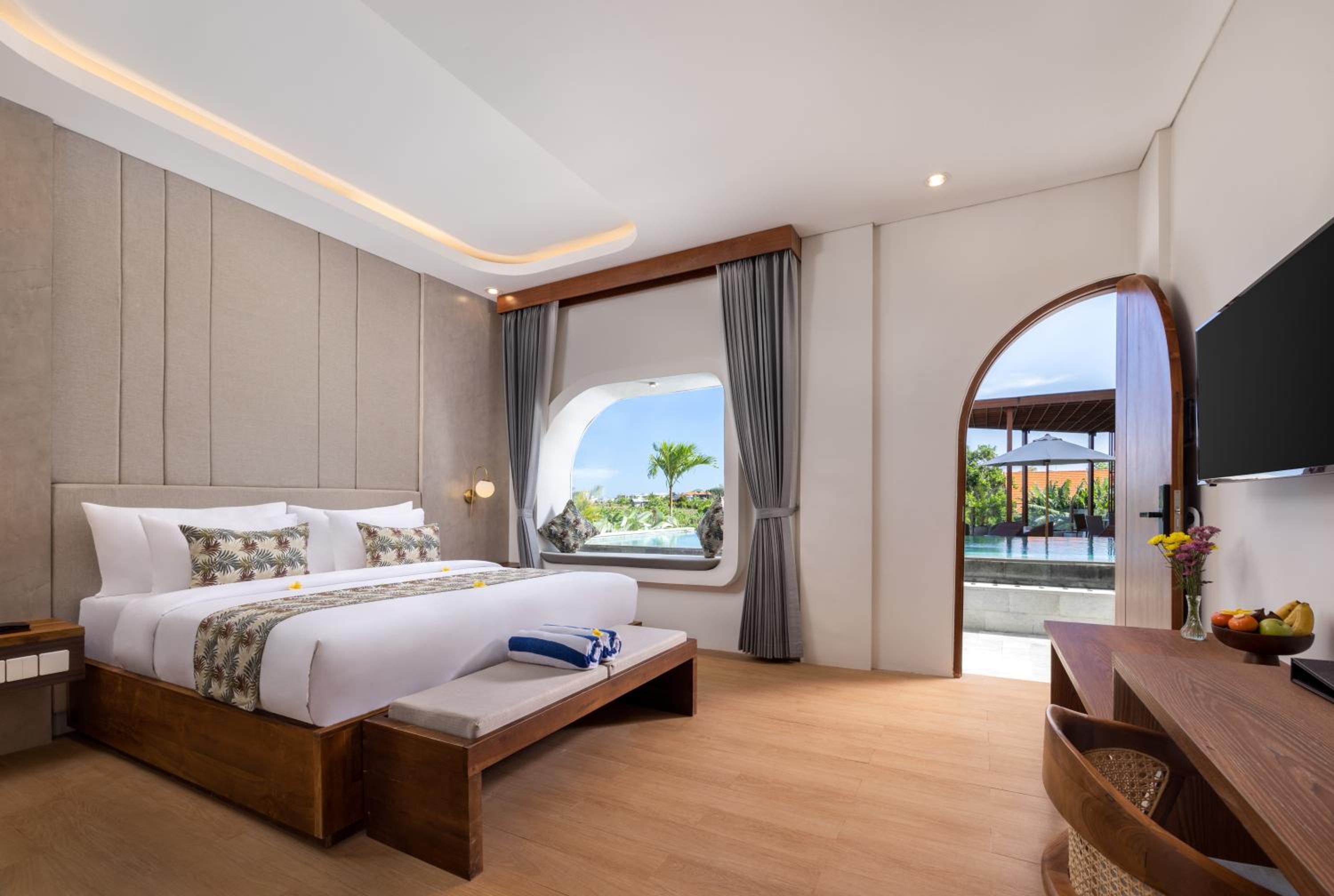 Deluxe Room Pool Access