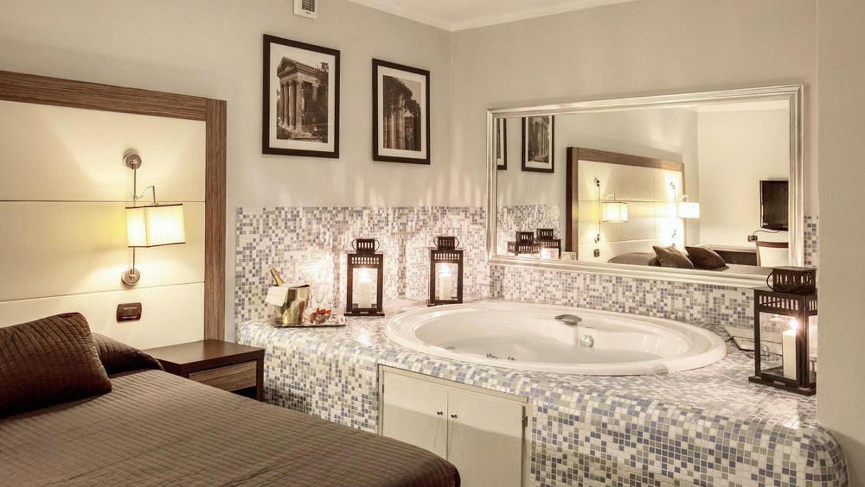 Suite with Spa Bath photo 2