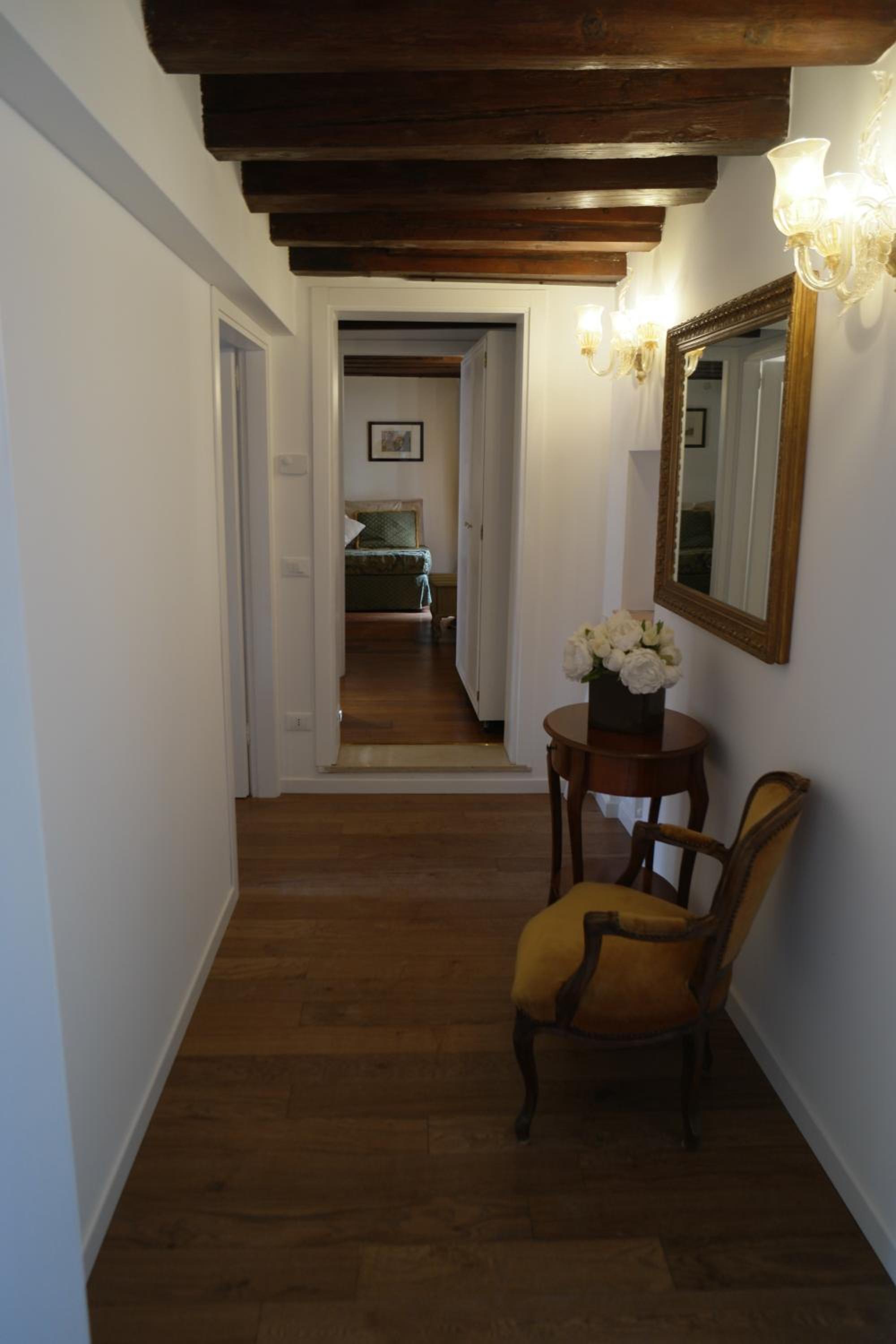 Studio Apartment photo 1