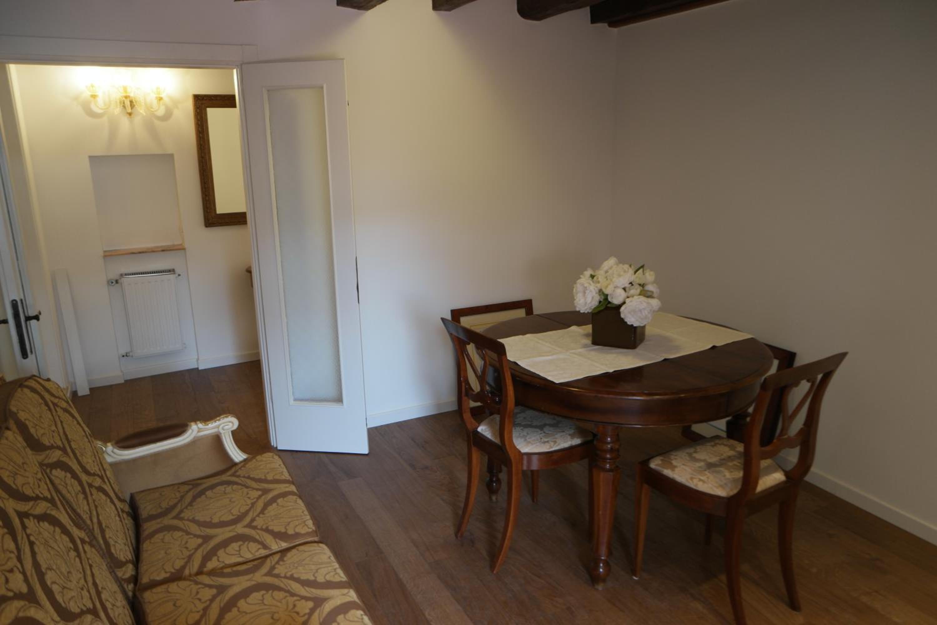 Studio Apartment photo 2