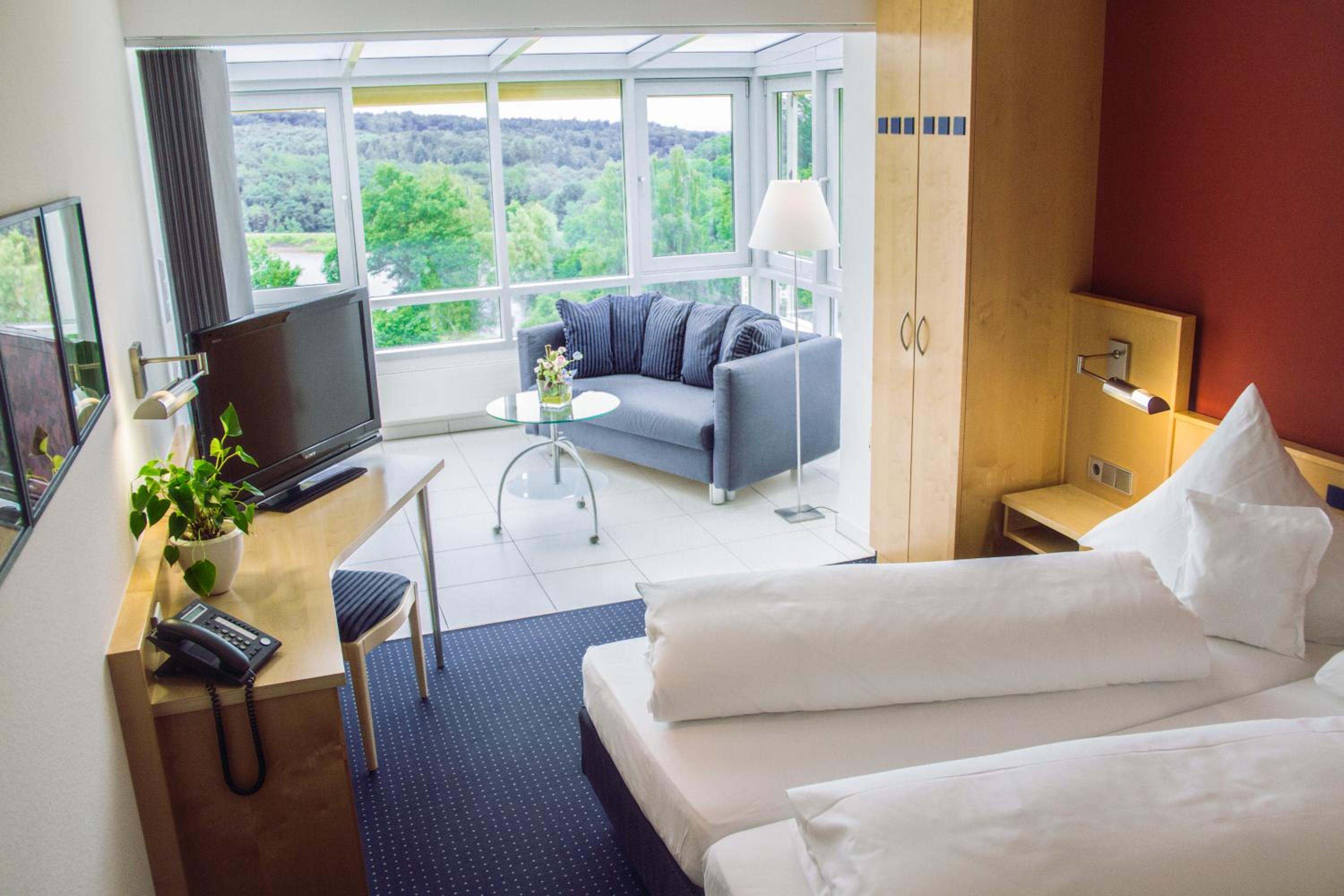 Standard Double Room with Lake View - Photo 1