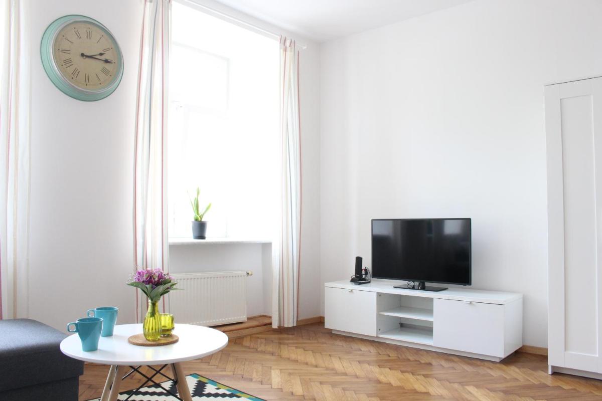 Apartment photo 2