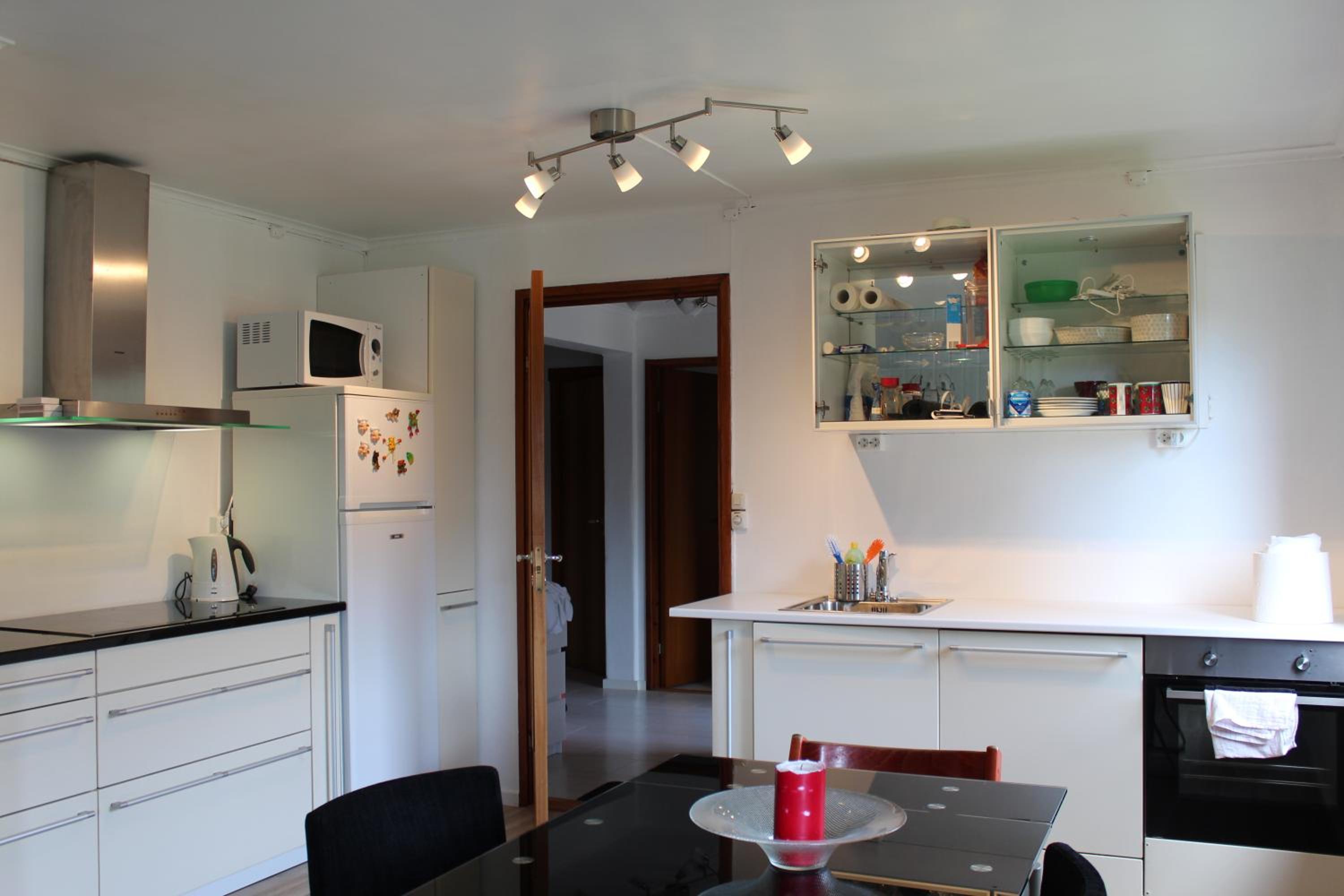 Large Two-Bedroom Apartment - Photo 2