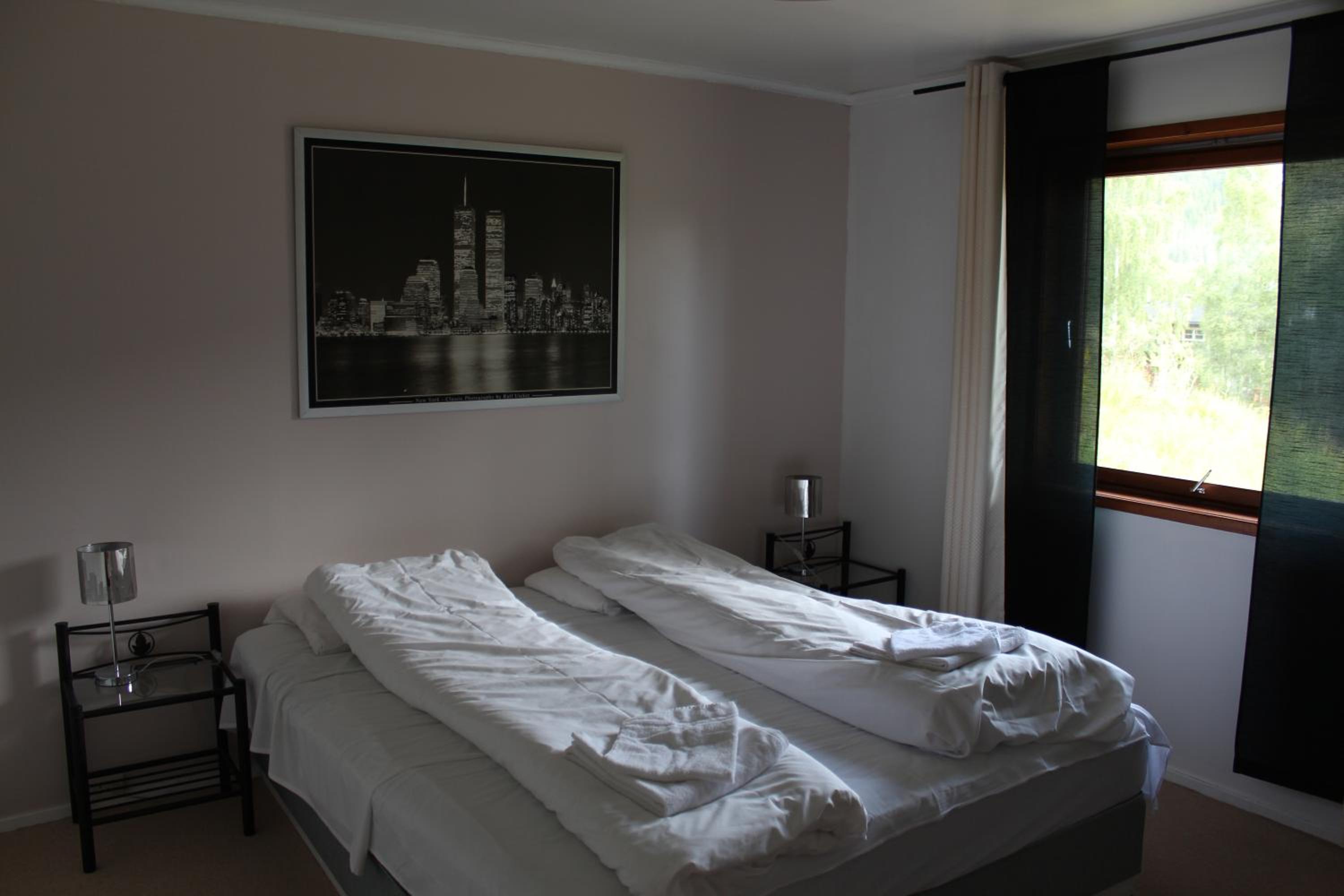 Large Two-Bedroom Apartment - Photo 4