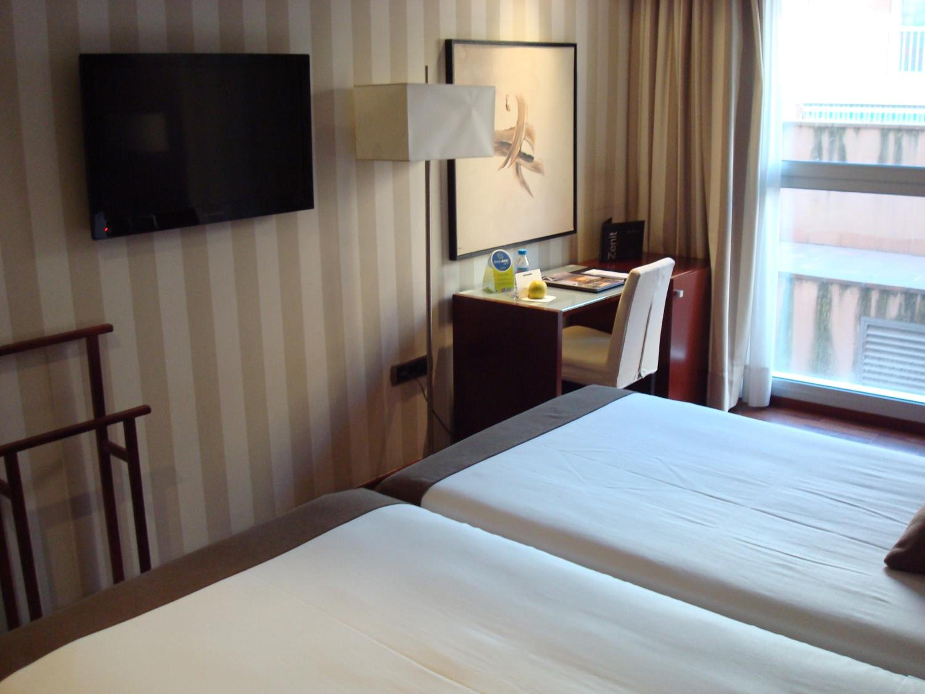 Double or Twin Room - Photo 4