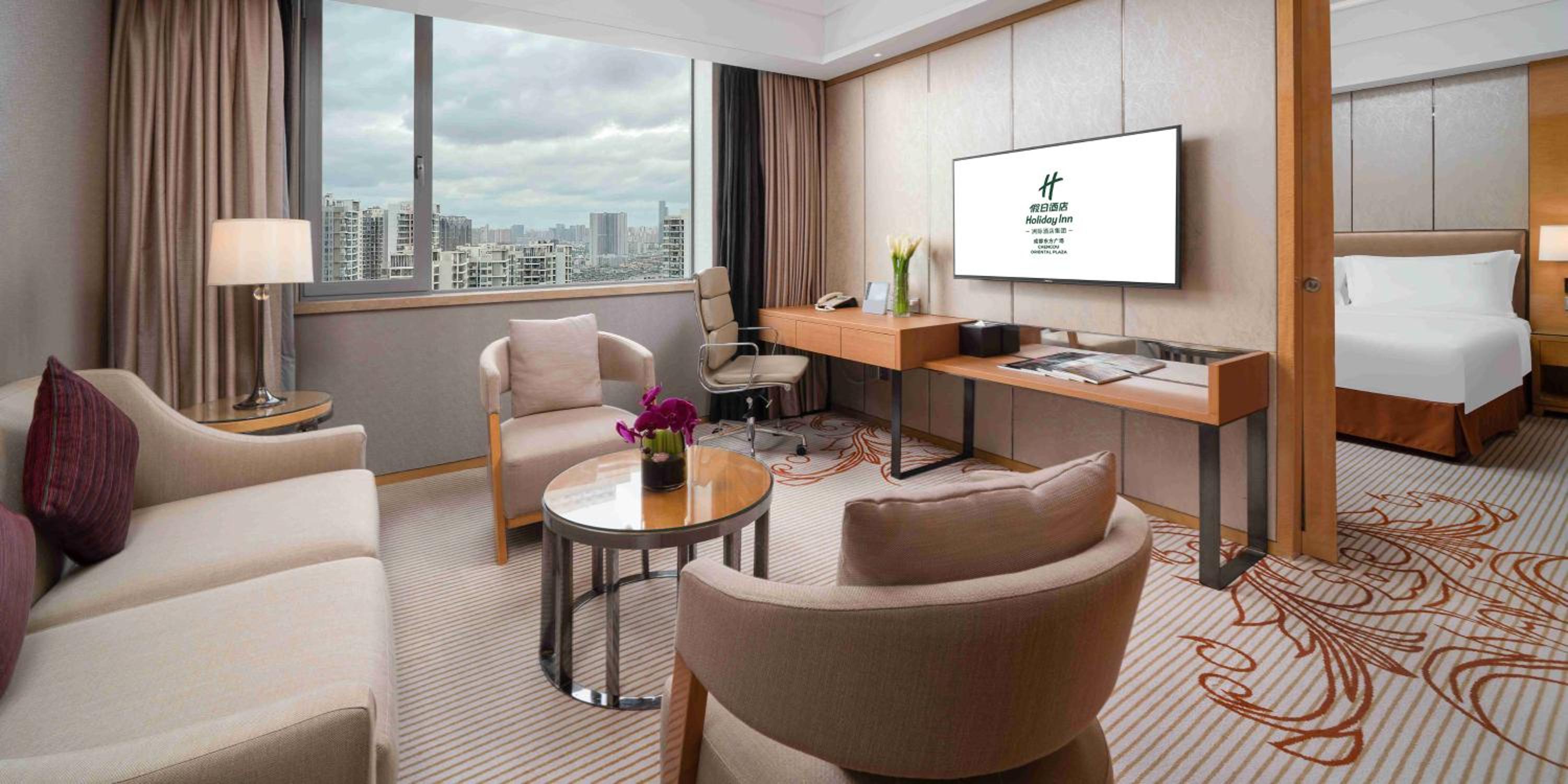 One-Bedroom Suite with Dining Area - High Floor - Photo 2